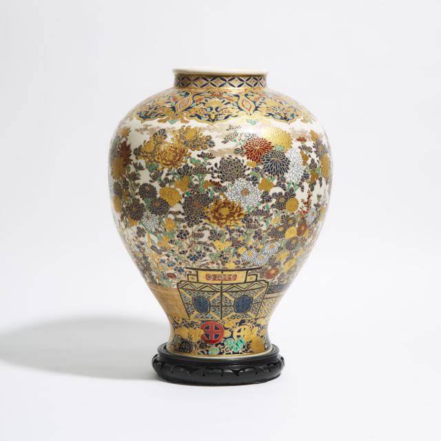 A Large Satsuma 'Chrysanthemum' Vase, Late Edo/Meiji Period