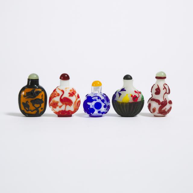 A Group of Five Peking Glass Snuff Bottles, 19th/20th Century