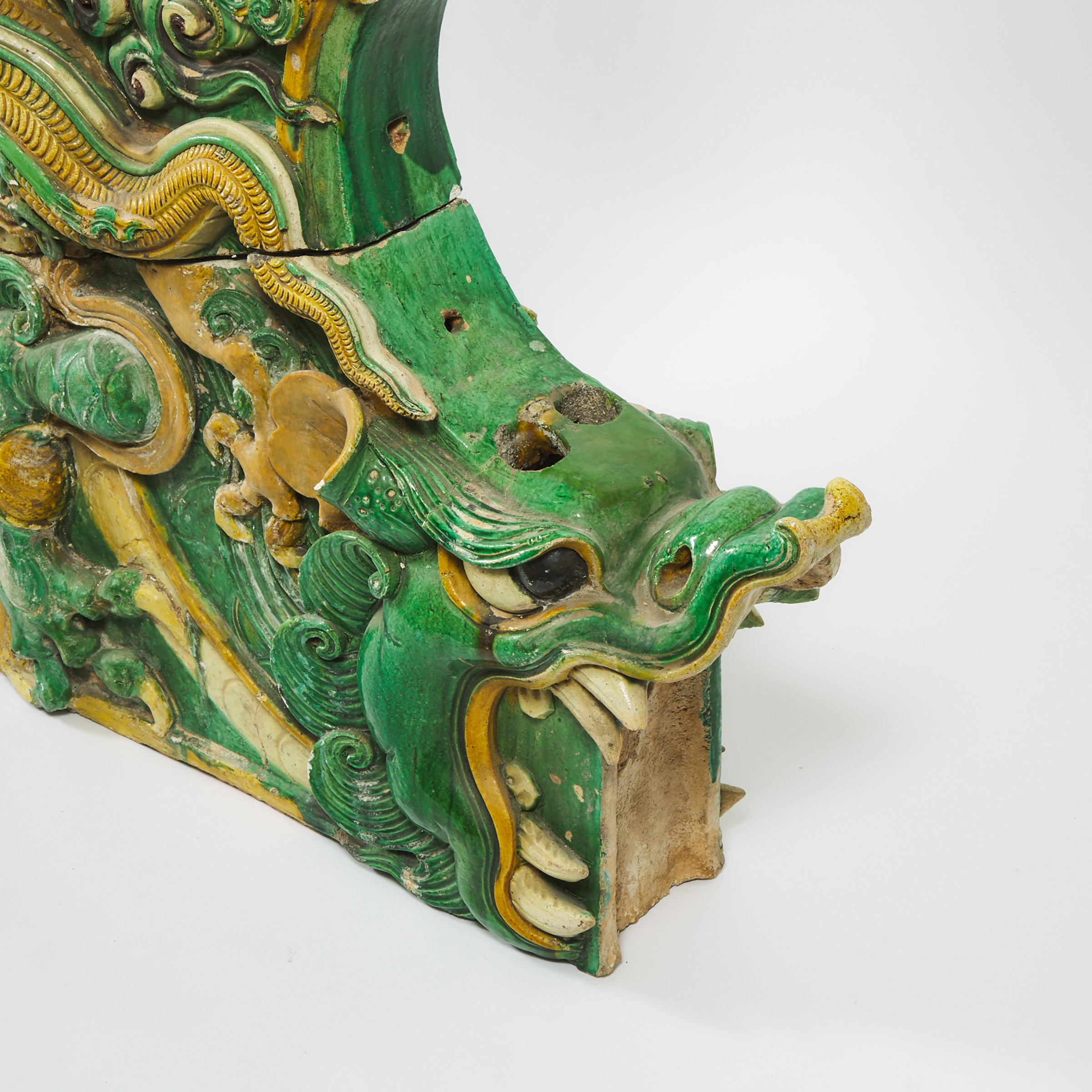 A Pair of Large Sancai-Glazed Dragon-Form Roof Tiles, Ming Dynasty (1368-1644)