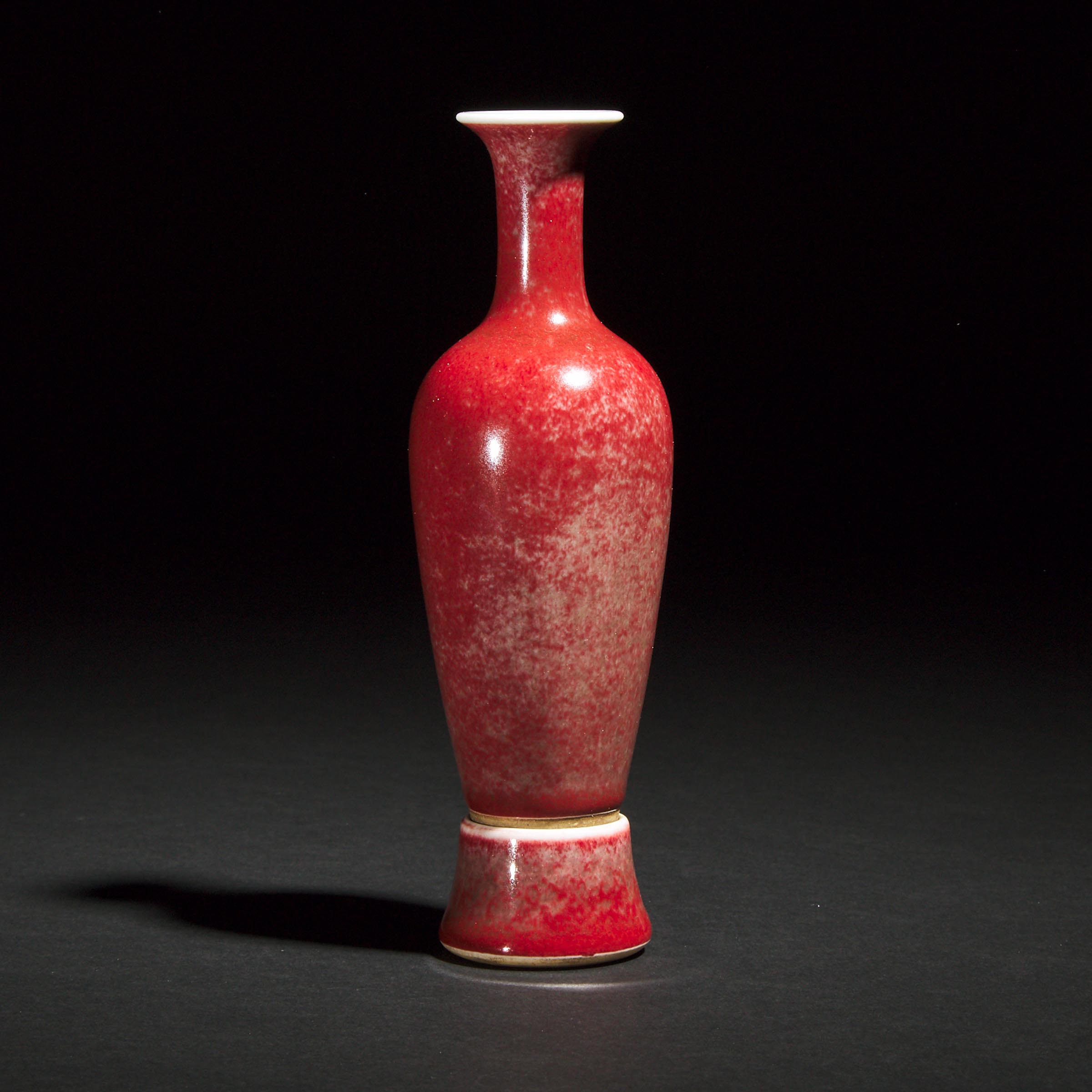 A Peachbloom-Glazed Vase and Stand, Kangxi Mark, 19th Century