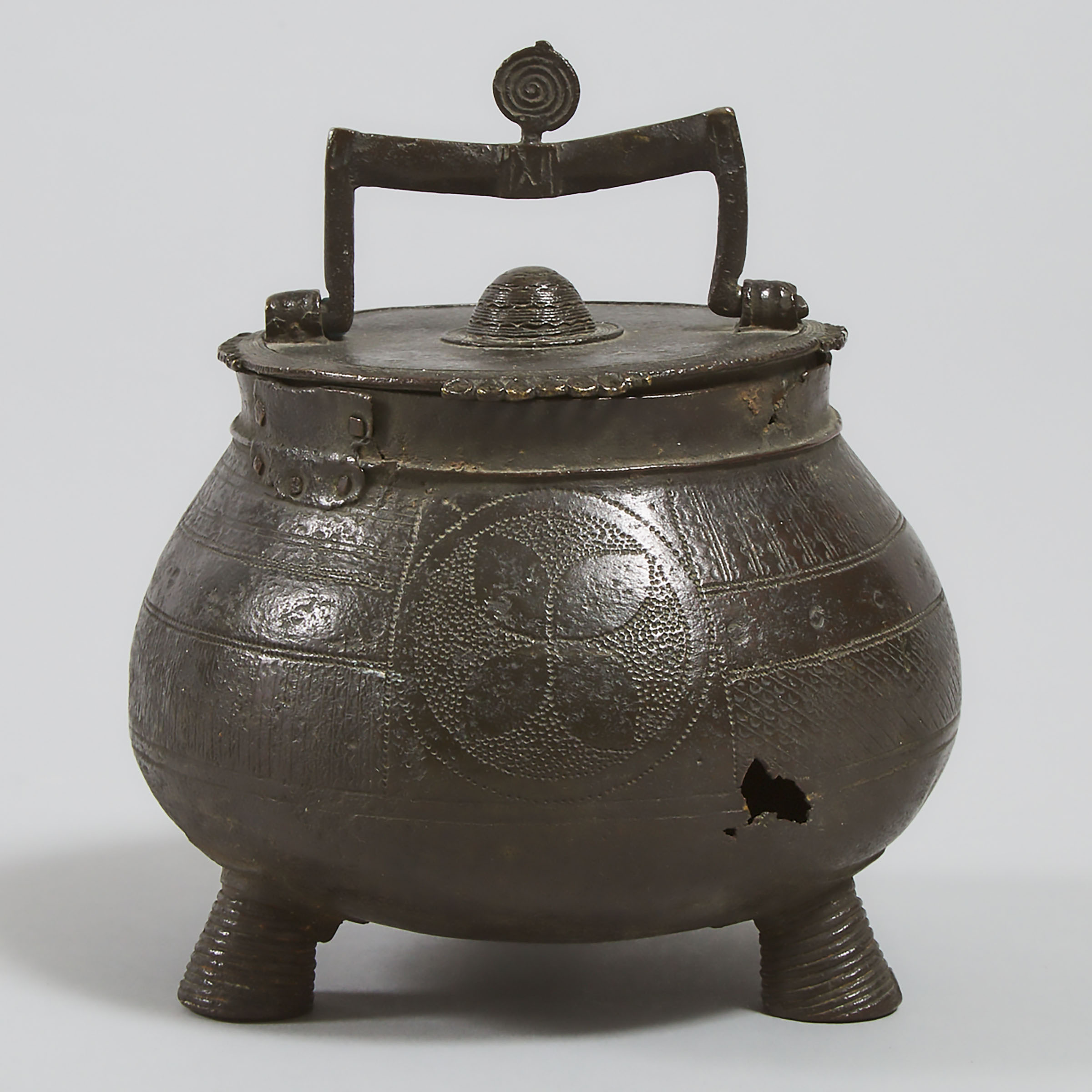 Ashanti or South Akan Bronze Kuduo Pot, 19th century or earlier
