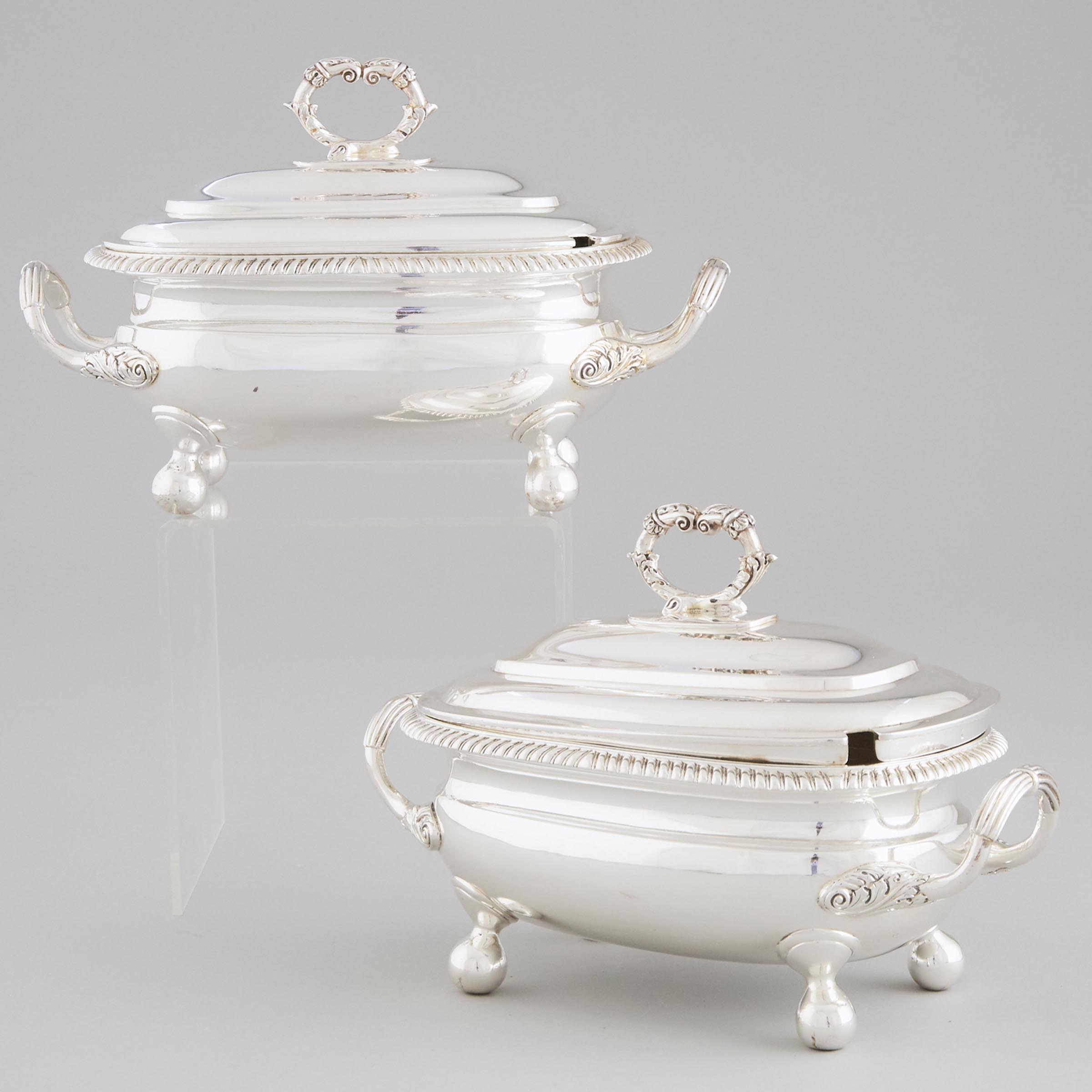 Pair of George III Silver  Oval Covered Sauce Tureens, Thomas Robins, London, 1810
