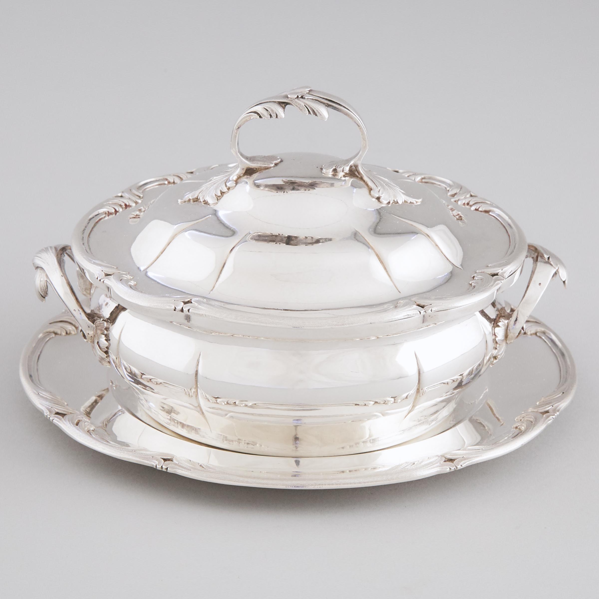 French Silver Two-Handled Covered Bowl and Stand, Odiot, Paris, late 19th century 