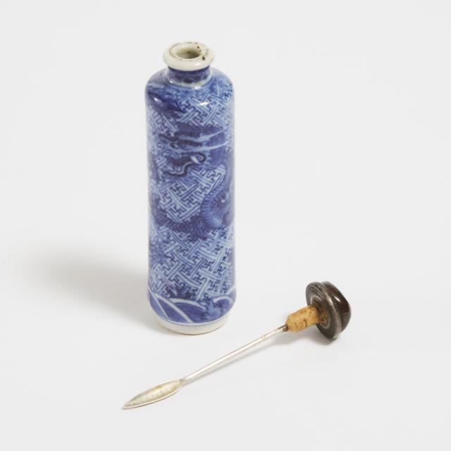 A Blue and White 'Dragons' Snuff Bottle, Yongzheng Mark