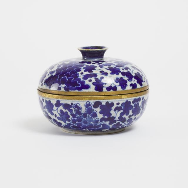 A Blue and White Crackled-Glazed Bowl and Cover, 20th Century