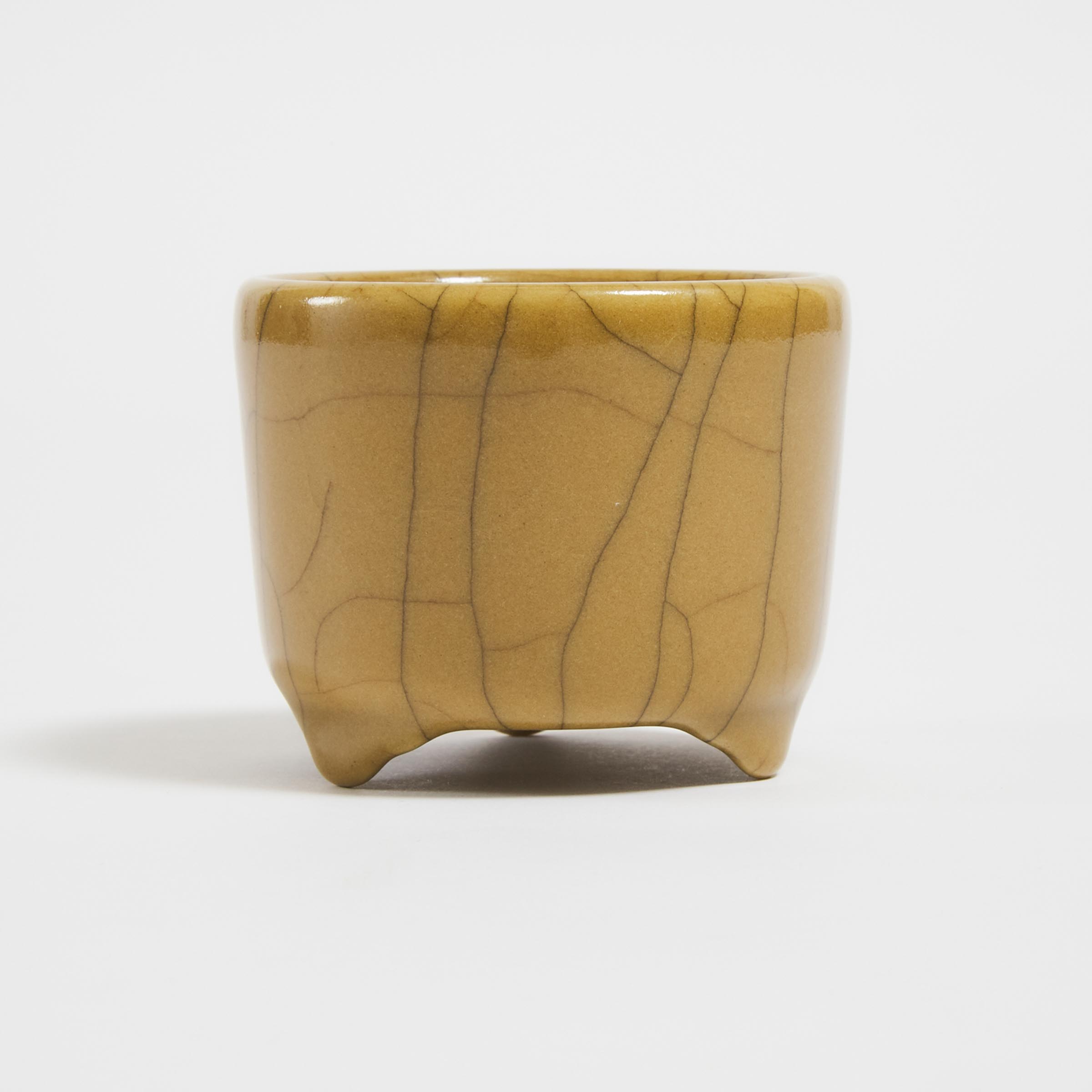 A Small Guan-Type Crackle-Glazed Cup