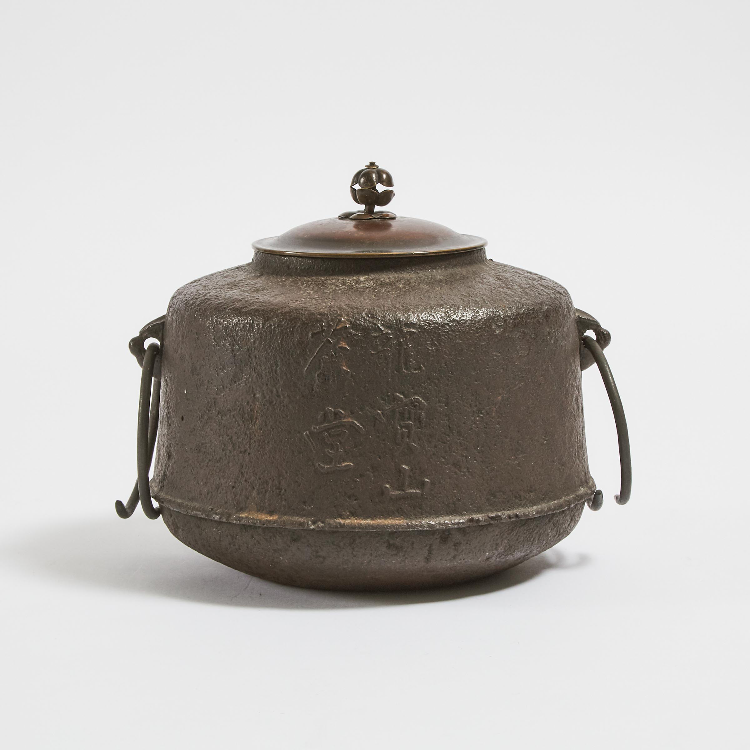 An Iron Chagama Tea Kettle, Shirihari Type, Edo/Meiji Period, 19th Century