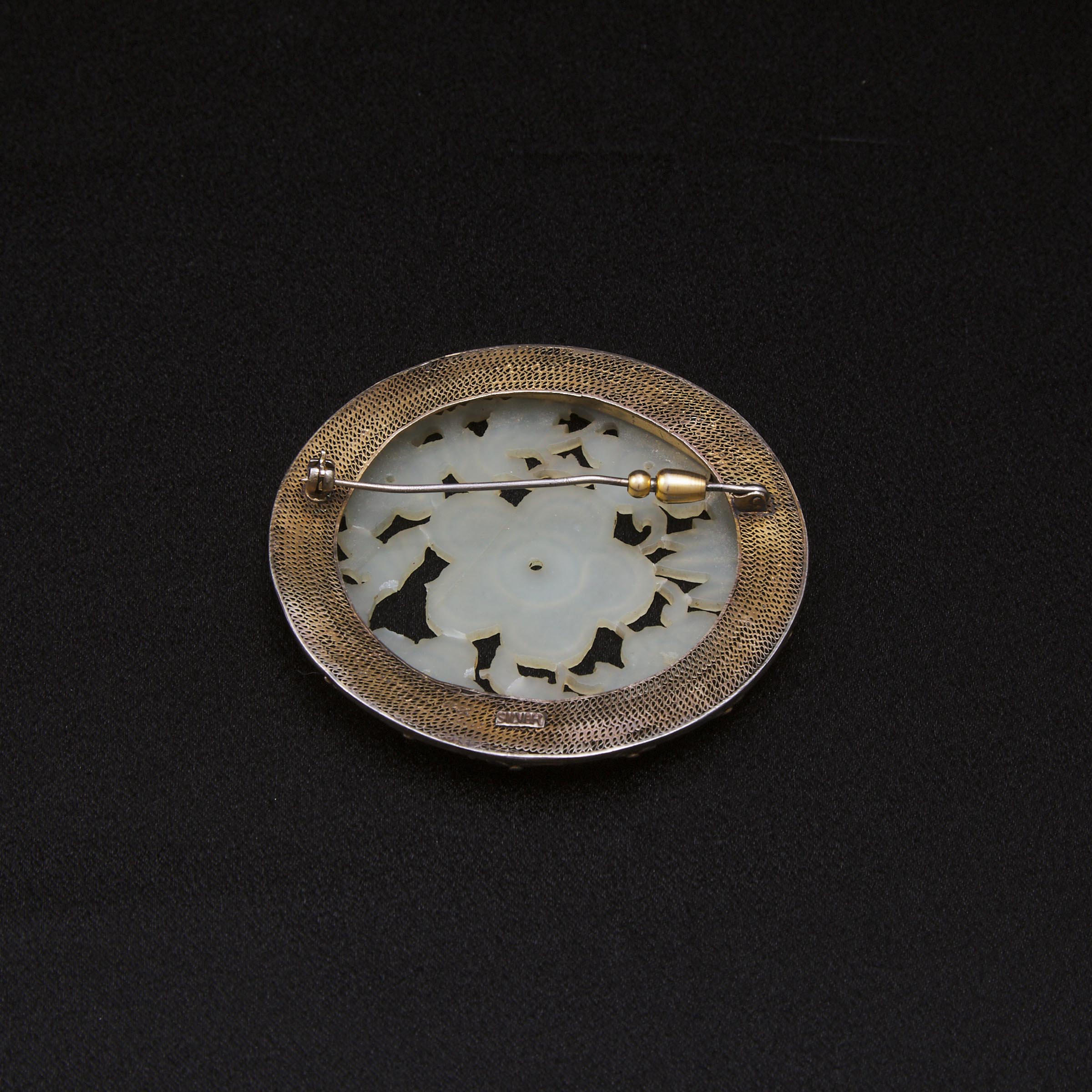 A Jade Plaque and Enamel Inlaid Silver Filigree Brooch, Late Qing Dynasty