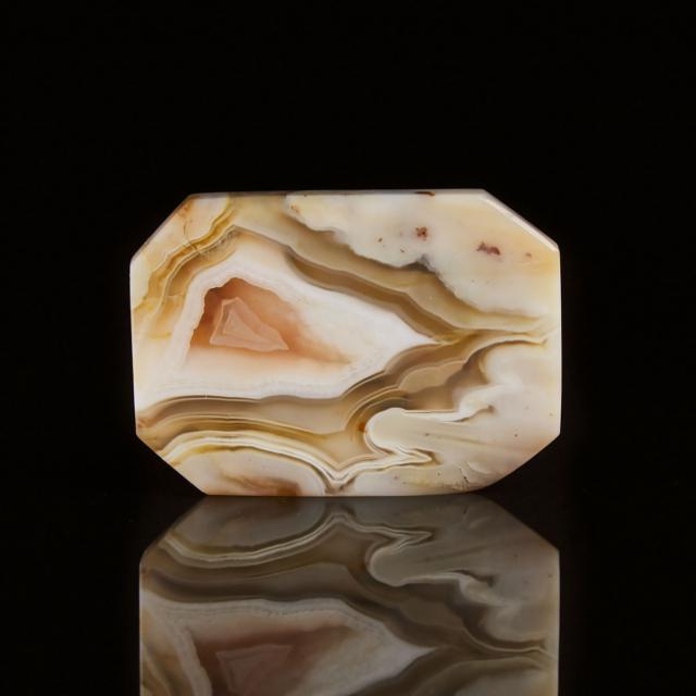 A Group of Three Chinese Agate Carvings, 19th Century and Later
