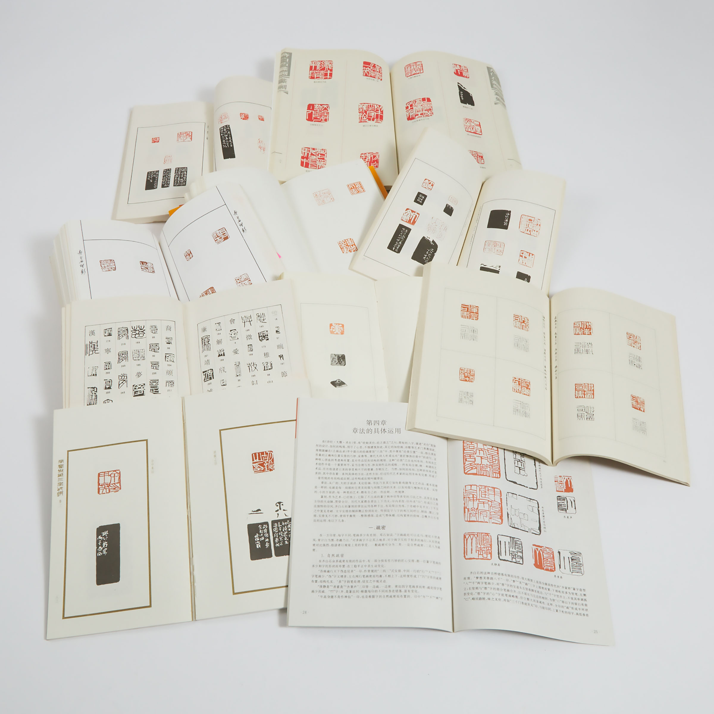 A Large Group of Books and Albums on Seal Carvings, Including Qi Baishi, Hongyi, and Palace Museum Seal Collections