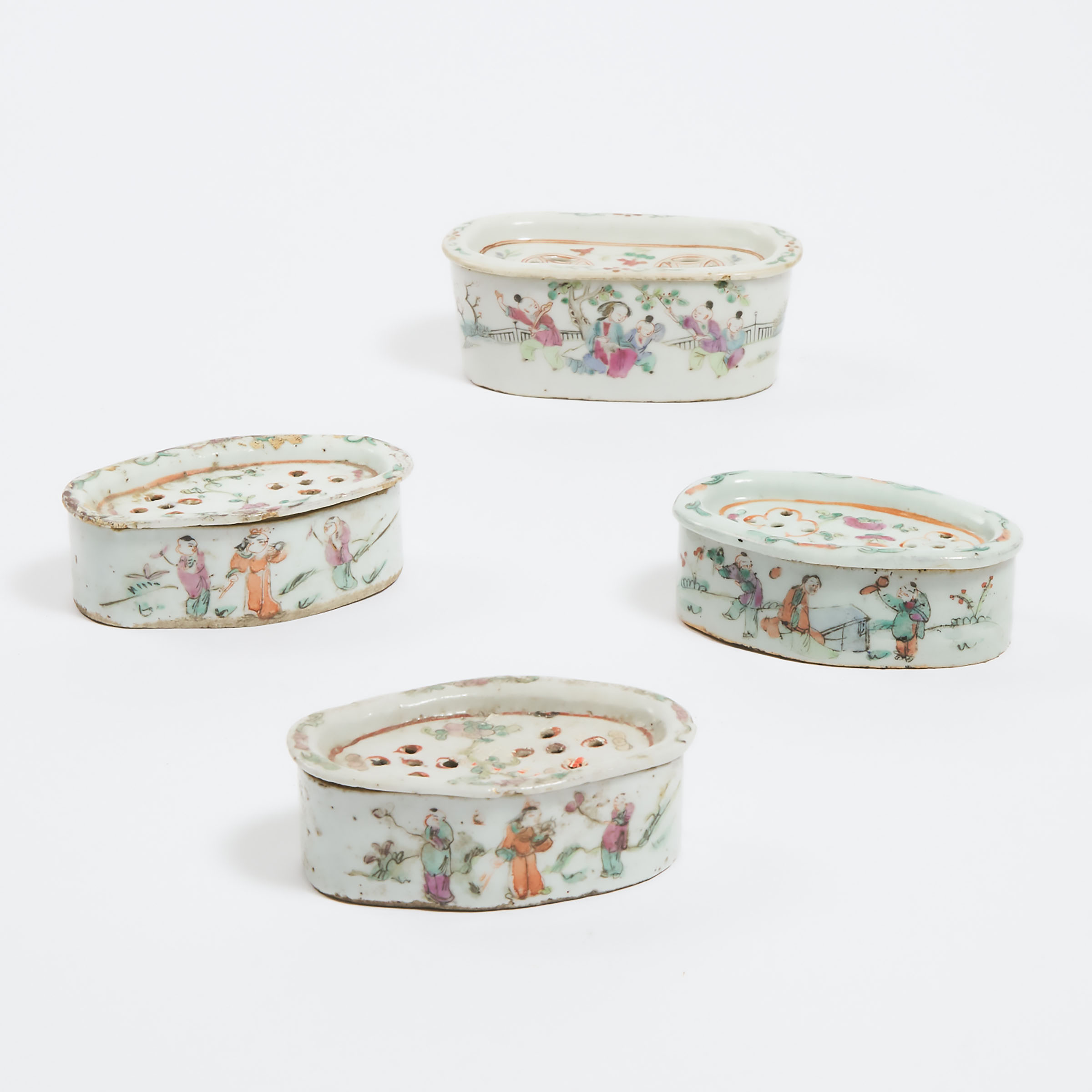 A Group of Four Famille Rose Lidded Boxes, Late Qing/Republican Period