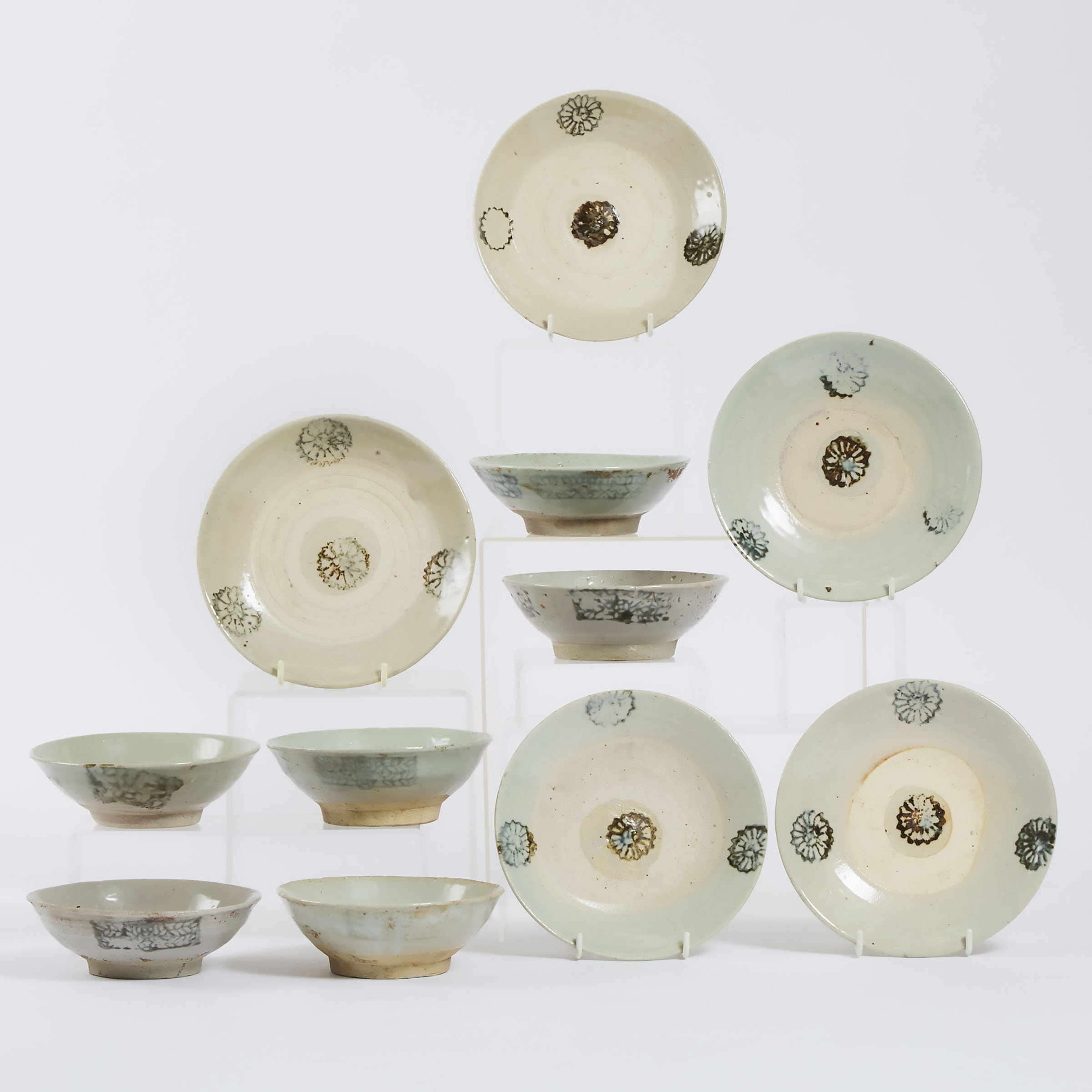 A Group of Eleven Swatow Blue and White Bowls and Dishes, 17th Century