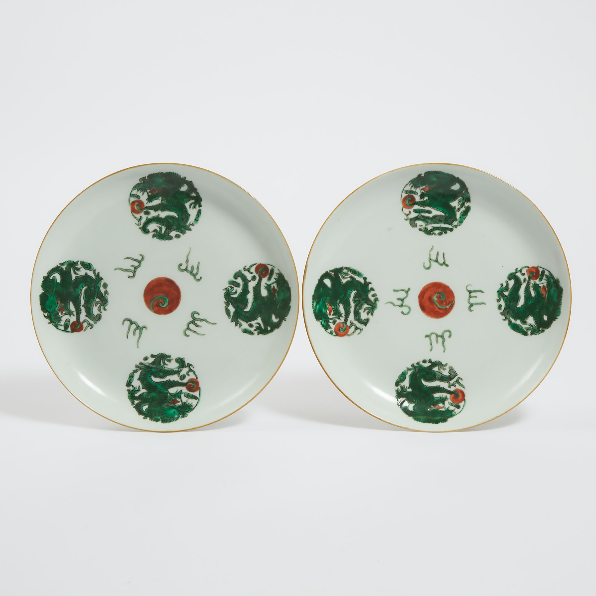 A Pair of Enameled 'Dragon Medallion' Dishes, Tongzhi Mark, Late 19th Century