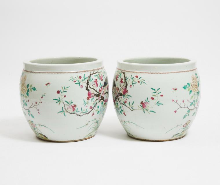 A Pair of Large Famille Rose 'Birds and Flowers' Jardinières, Late Qing/Republican Period