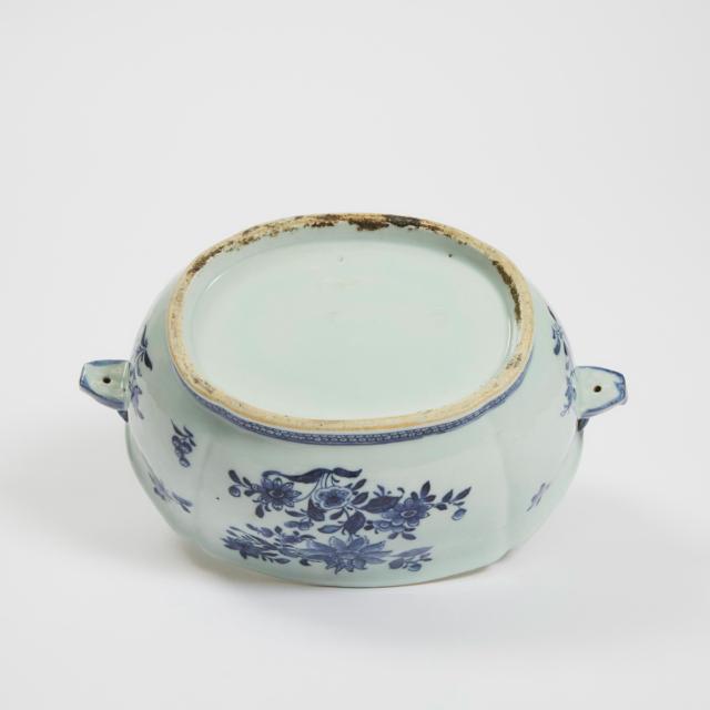 A Chinese Export Blue and White Octagonal Tureen and Stand, Qianlong Period, Mid to Late 18th Century