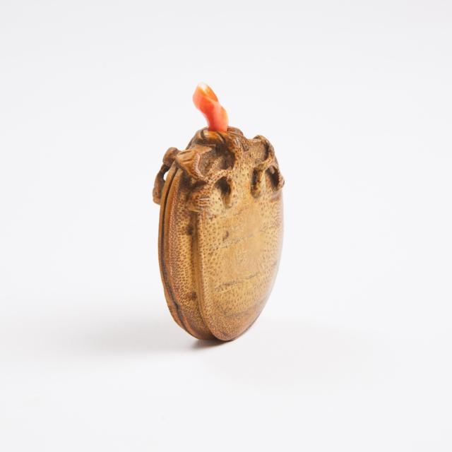 A Bamboo Pod-Form Snuff Bottle, 19th Century