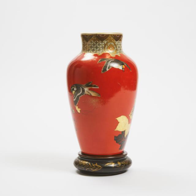 A Gilt and Red-Ground Satsuma Vase, Signed Taizan Yohei IX (1856-1922) with Painting by Kono Bairei (1844-1895), Meiji/Taisho Period