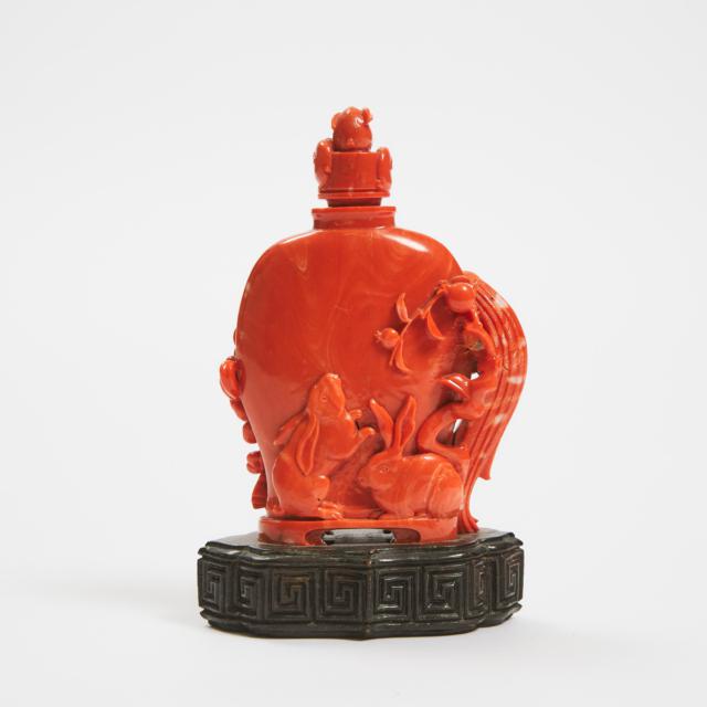 A Large Carved Coral Snuff Bottle, Qing Dynasty