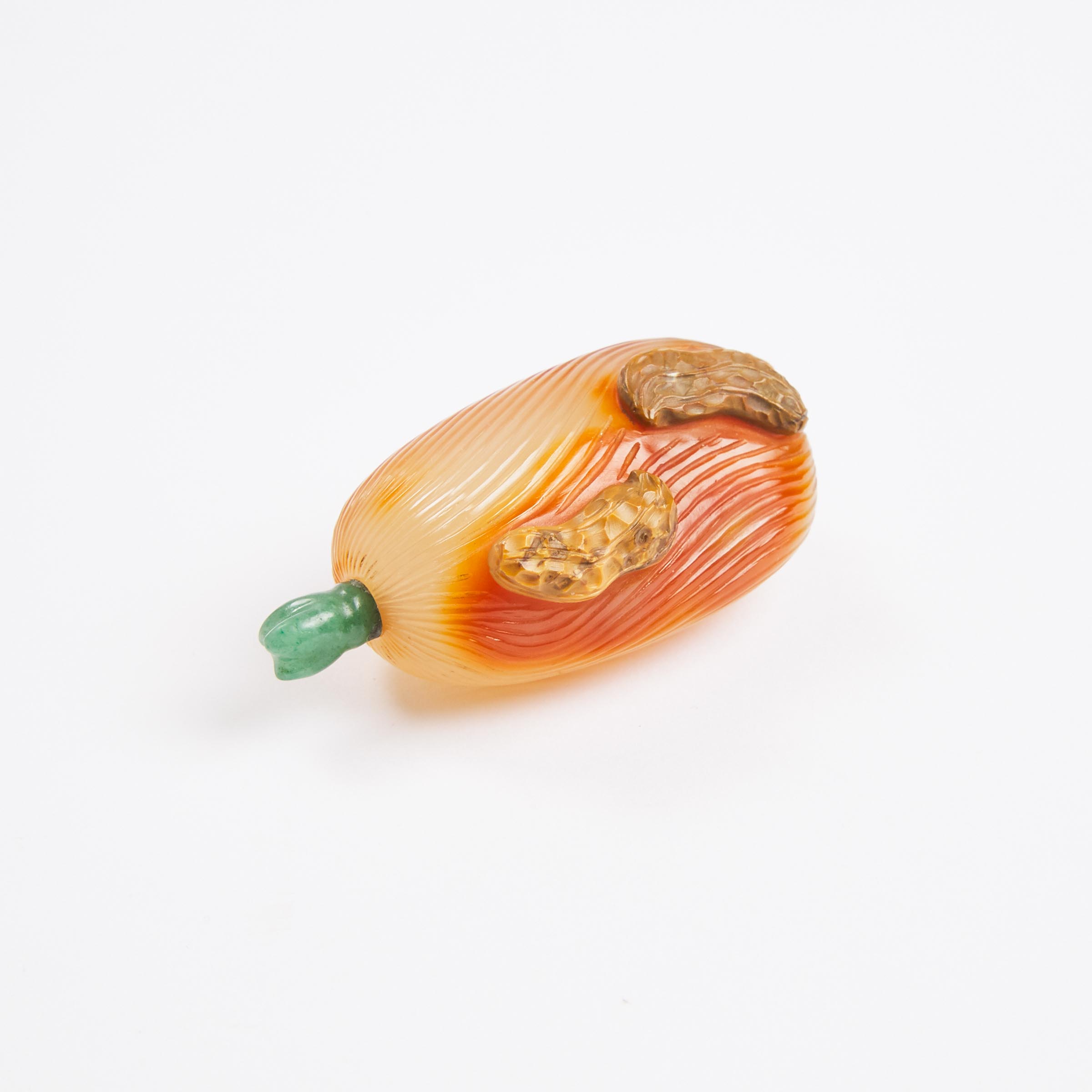 An Agate 'Peanut and Jujube' Snuff Bottle, 18th/19th Century