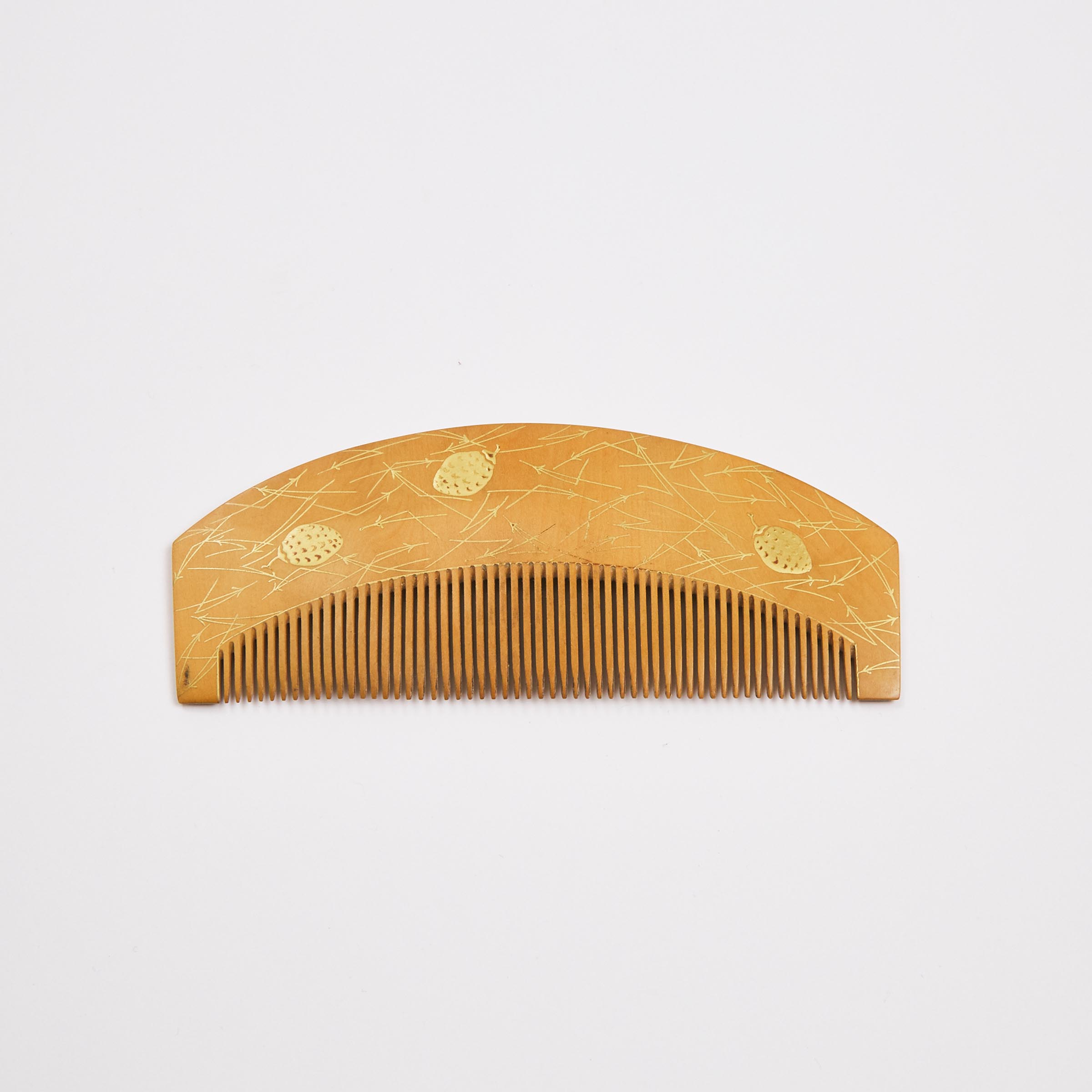 A Japanese Boxwood Comb (Kushi) with Berry Design in Gold, Meiji Period
