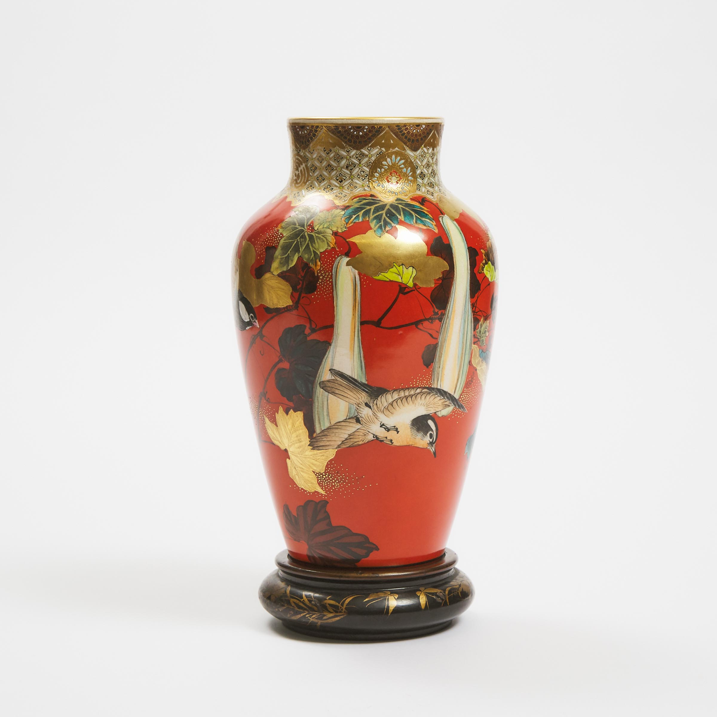 A Gilt and Red-Ground Satsuma Vase, Signed Taizan Yohei IX (1856-1922) with Painting by Kono Bairei (1844-1895), Meiji/Taisho Period