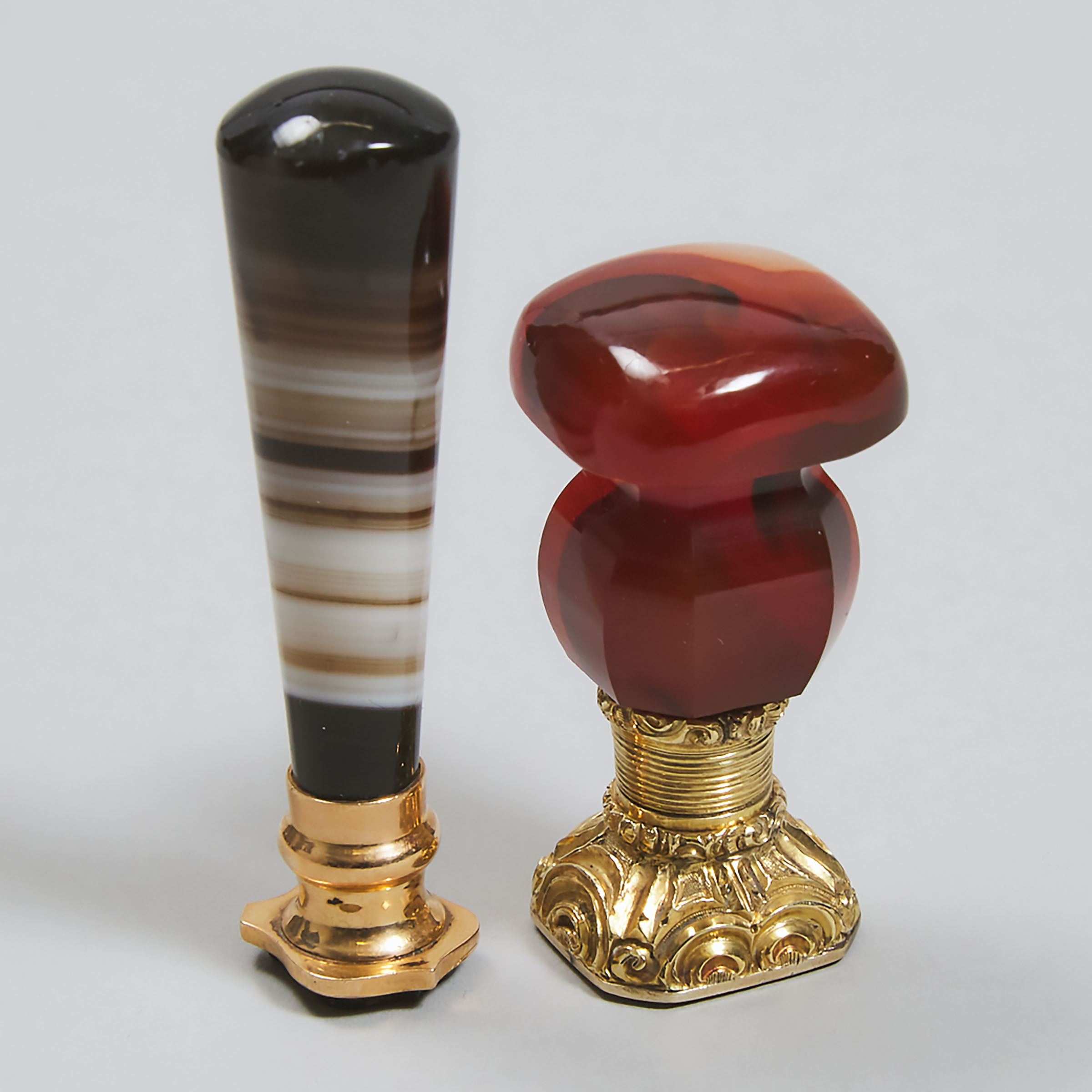 Two Gold Mounted Agate Desk Seals, 19th/early 20th century