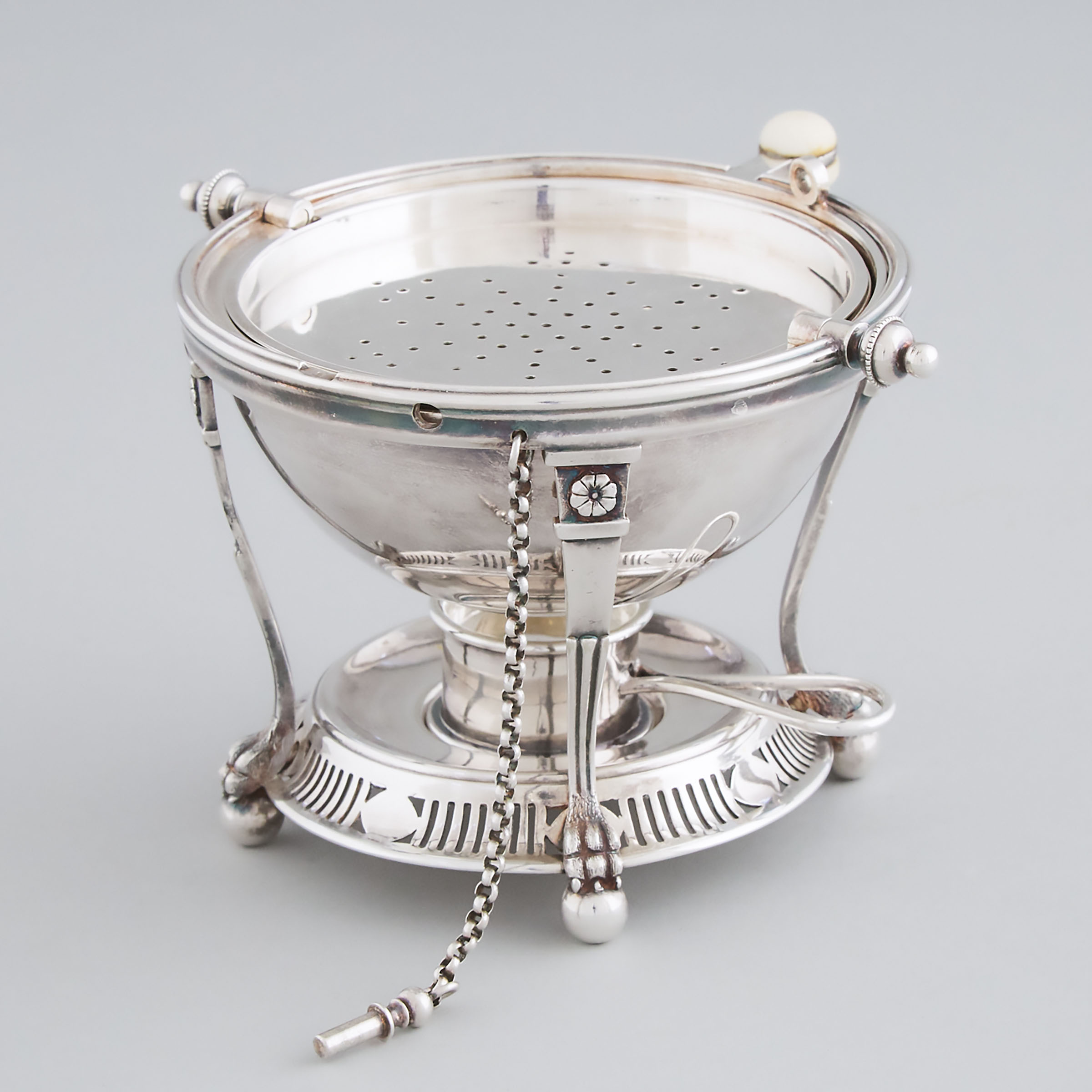 English Silver Plated Small Breakfast Dish, William Hutton & Sons, Sheffield, early 20th century
