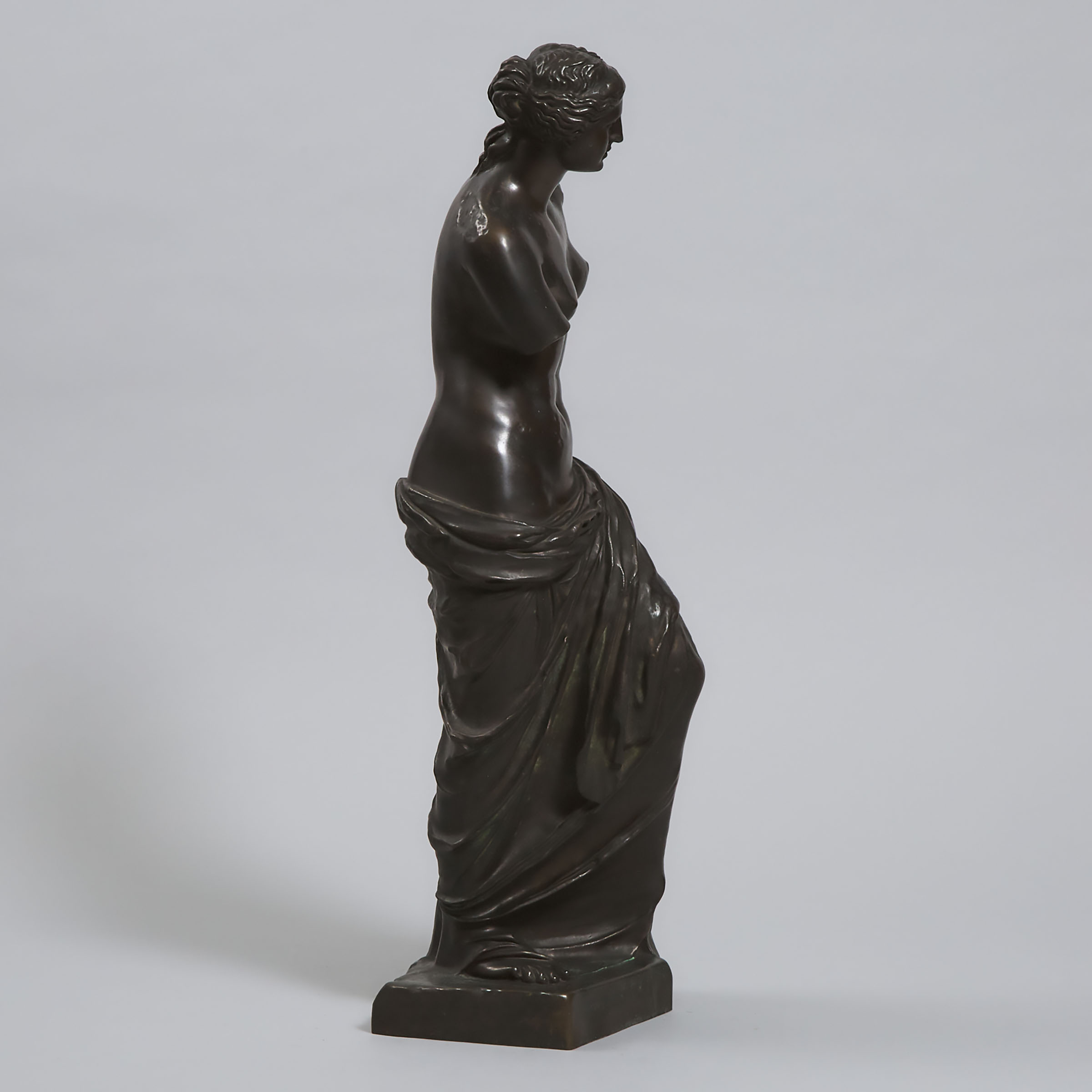 French Patinated Bronze Model of the Venus de Milo, After the Ancient, Paris, 19th century