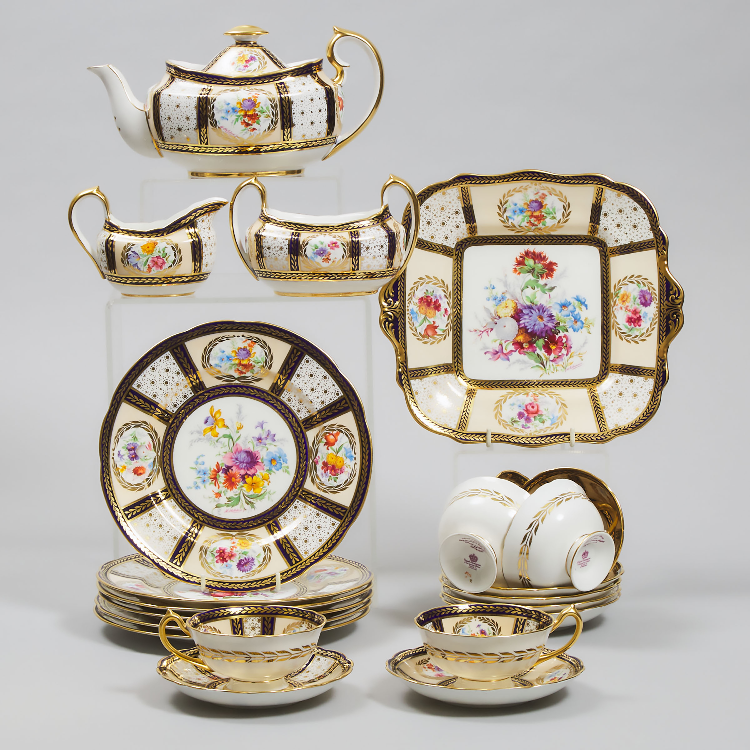 Royal Paragon 'Reproduction of Service made for Her Majesty Queen Mary' Tea Service, 20th century