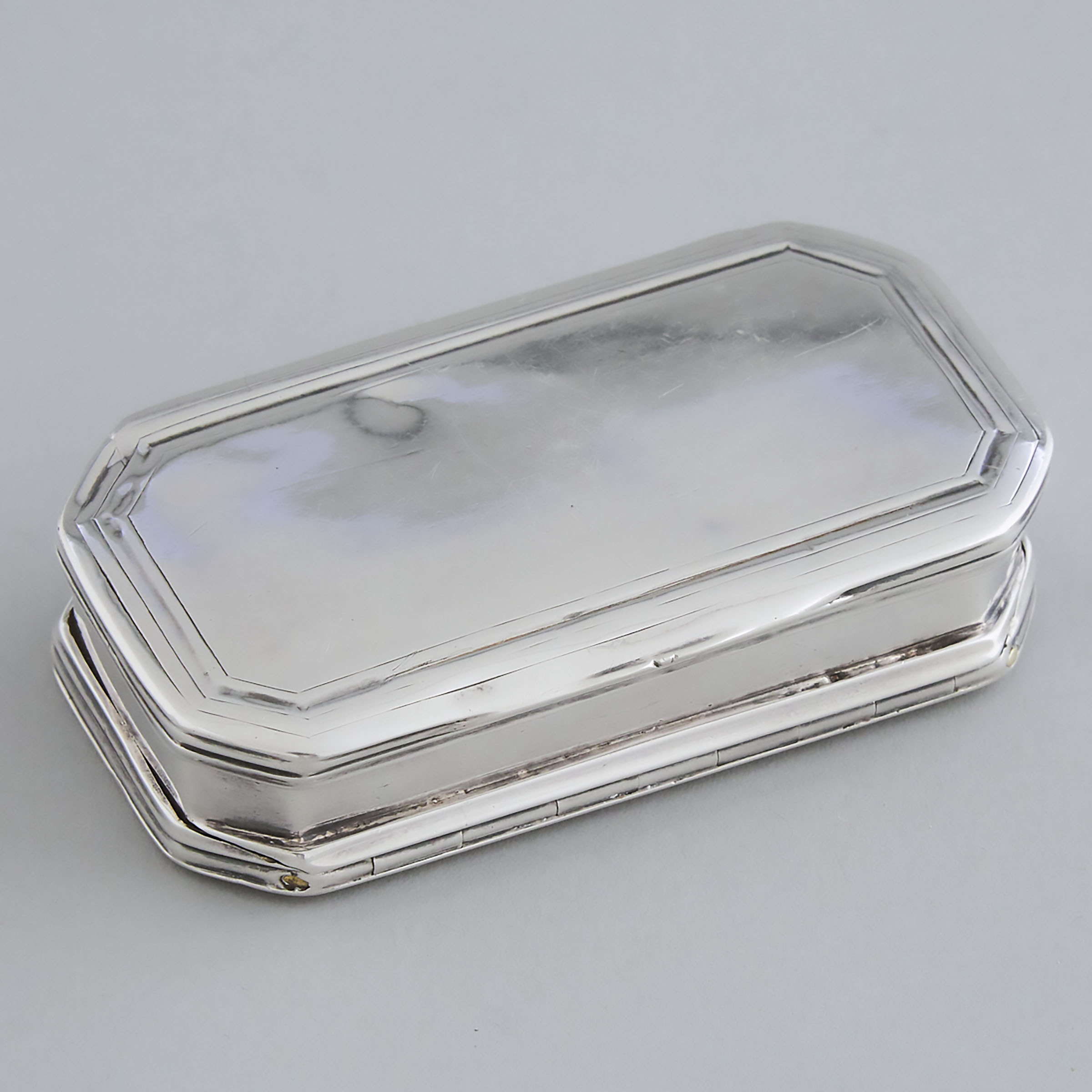 Continental Silver Double-Sided Chamfered Rectangular Snuff Box, late 18th/early 19th century