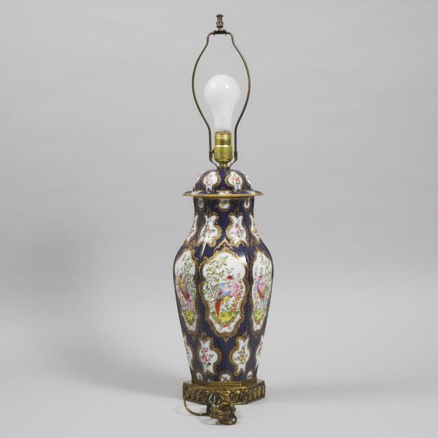 Samson 'Worcester' Scale Blue Ground Exotic Birds Hexagonal Covered Vase as a Table Lamp, c.1900