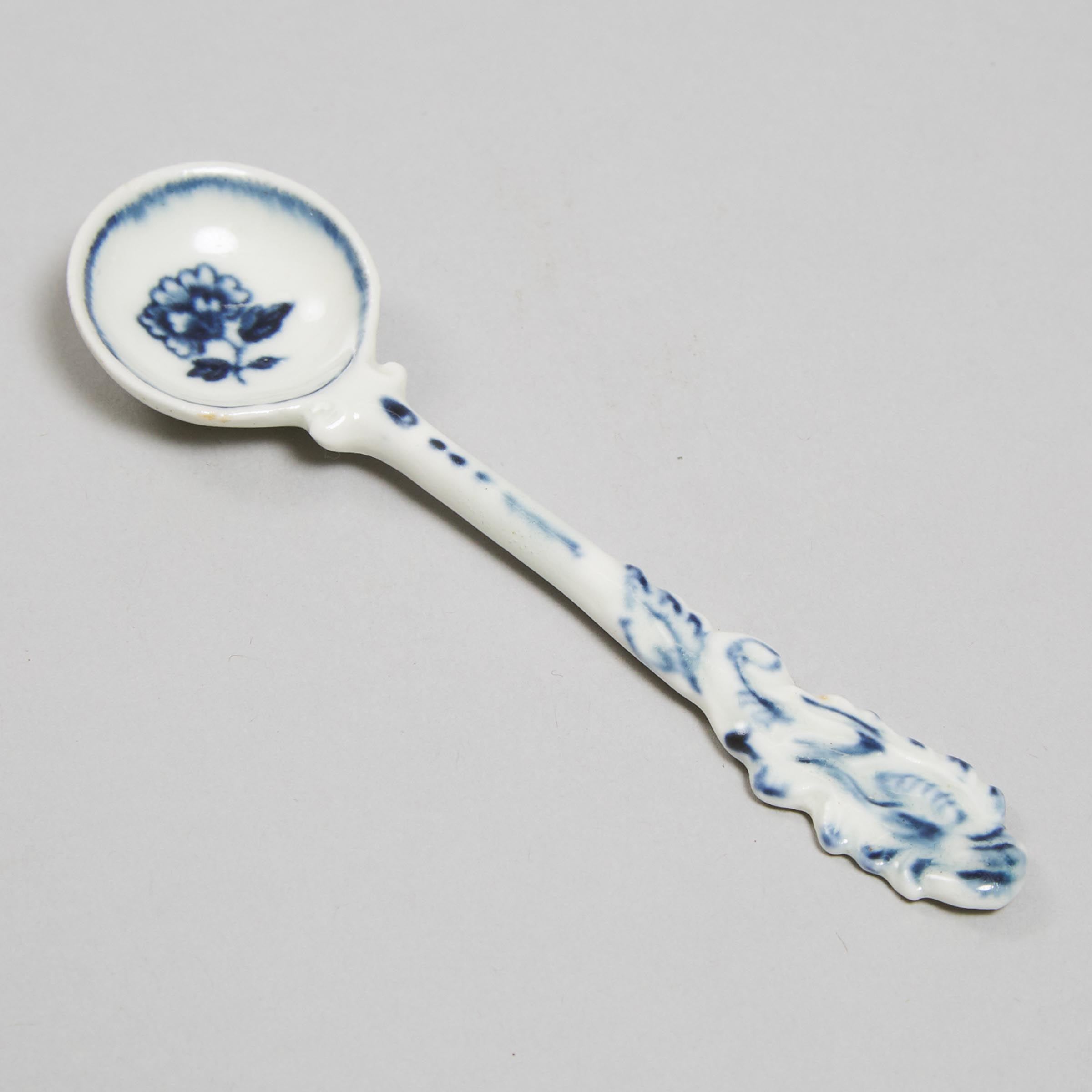 Worcester Blue and White Moulded Mustard Spoon, c.1770