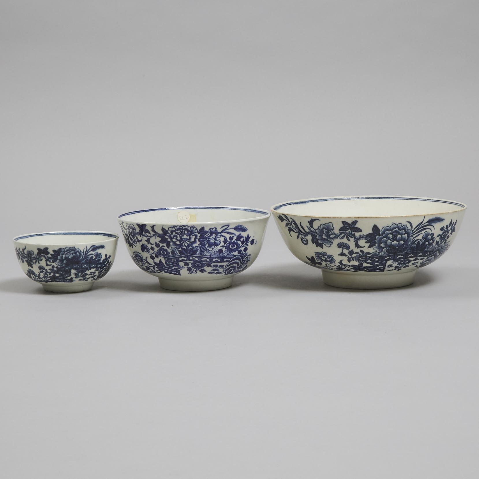 Three Worcester Blue Printed 'Fence' Pattern Bowls, c.1775