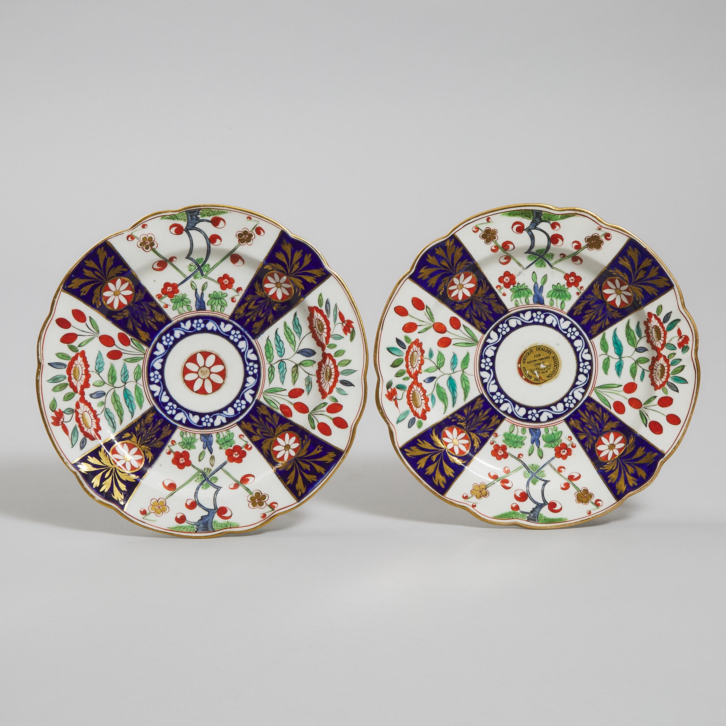 Pair of Barr Worcester 'Queens' Japan Pattern Plates, c.1800
