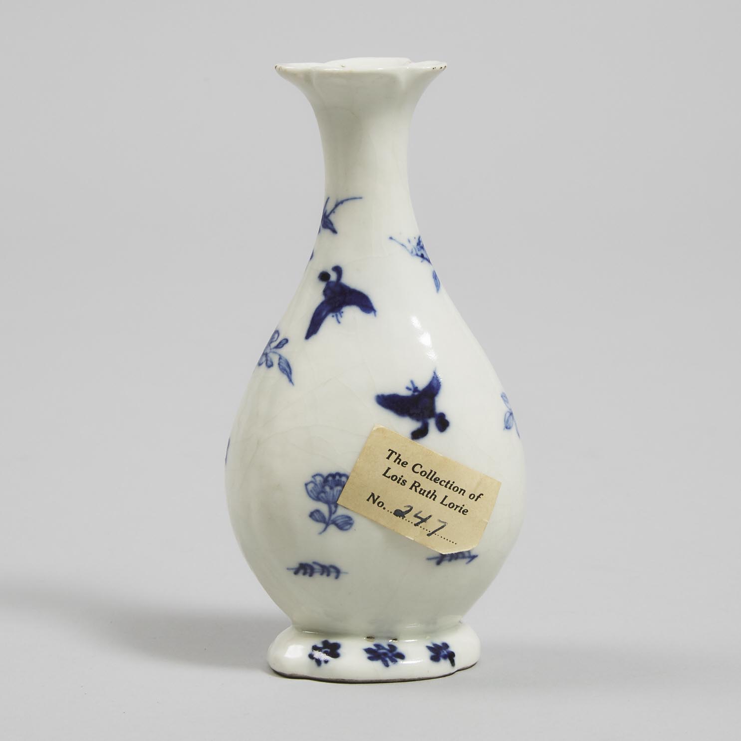 Chinese Blue and White Soft Paste Porcelain Huashi Ware Small Vase, 18th century
十八世纪早期 浆胎洞石花蝶纹小瓶