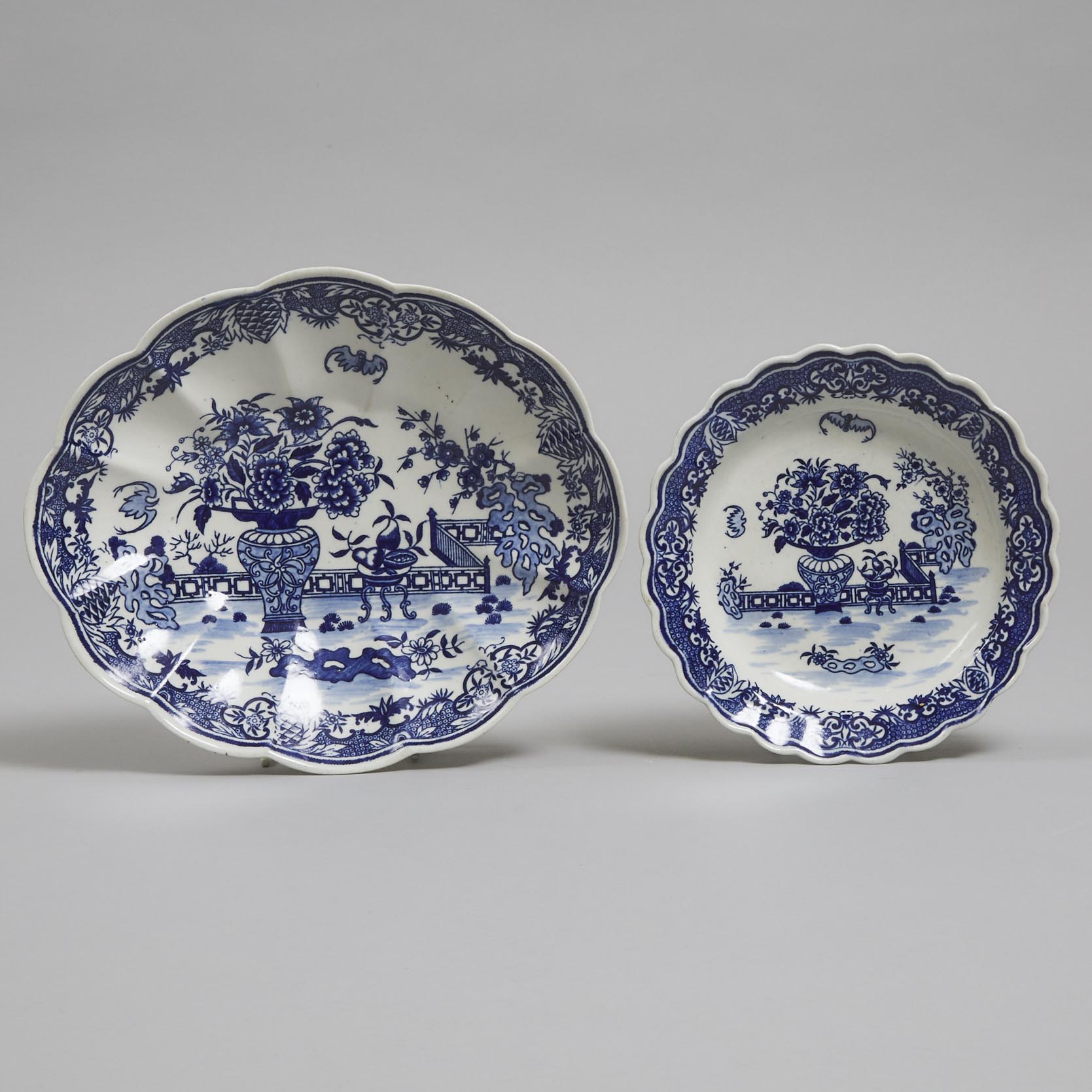 Worcester Blue Printed 'Bat' Pattern Oval Dish and a Plate, c.1785