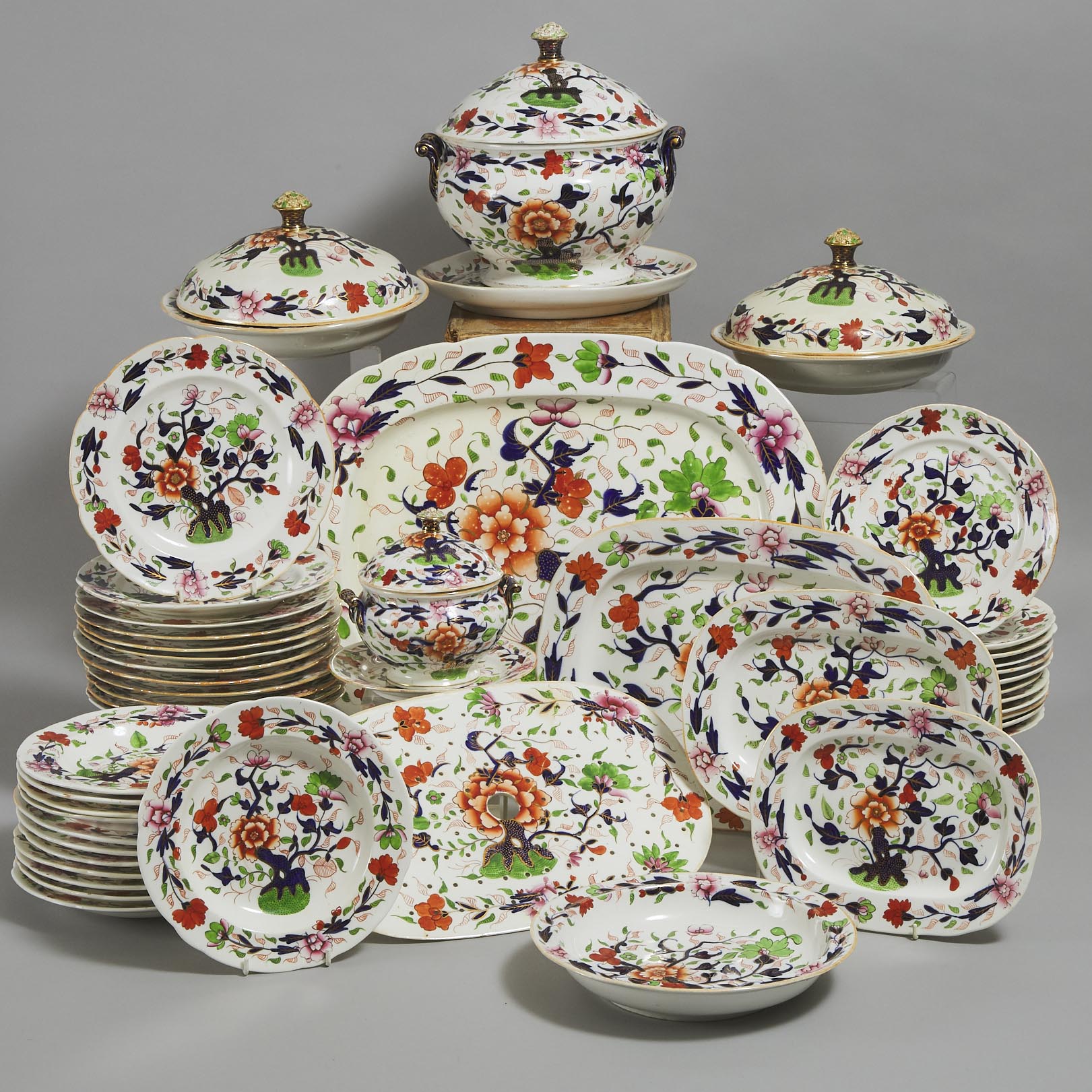 English Porcelain Japan Pattern Dinner Service, c.1820