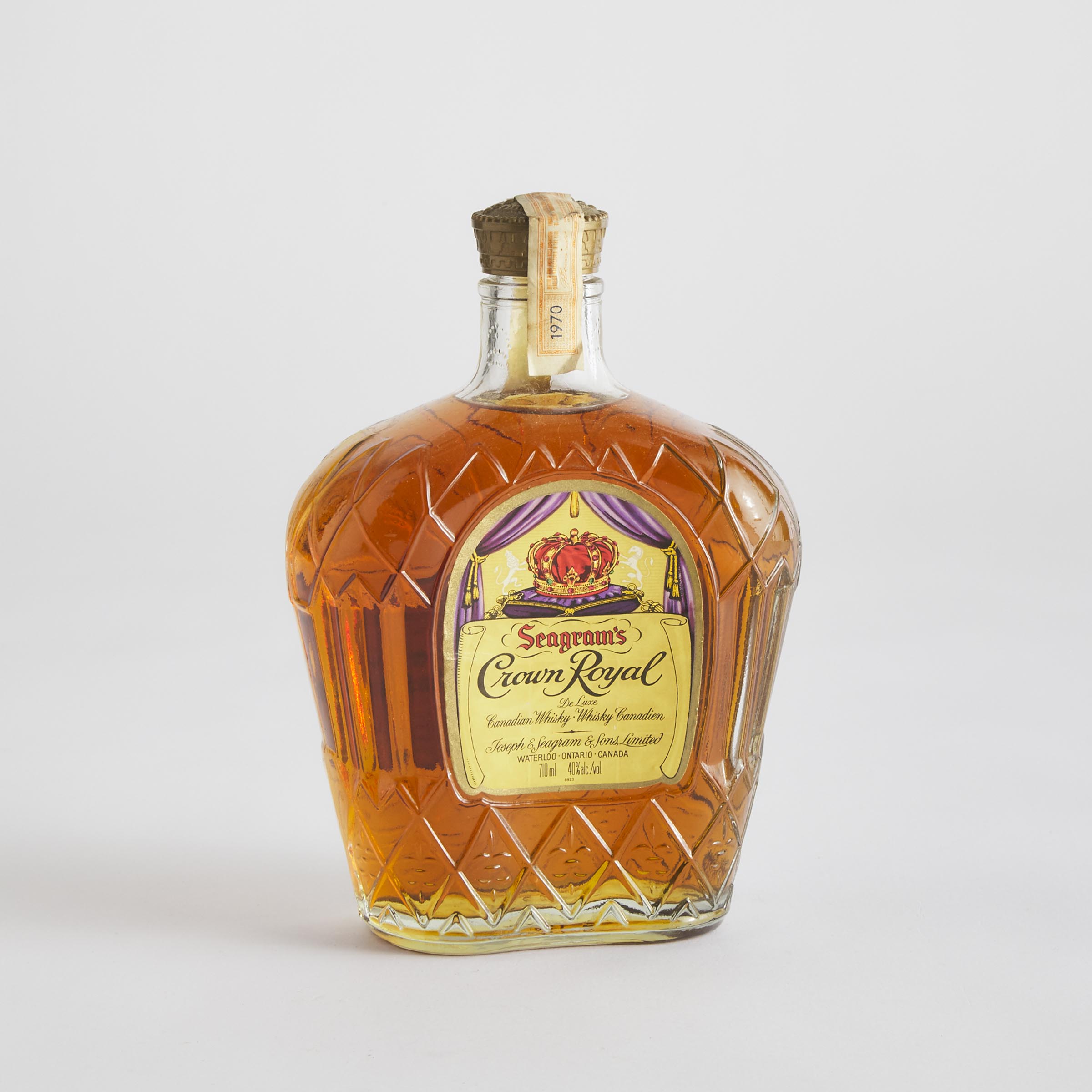 CROWN ROYAL DELUX BLENDED CANADIAN WHISKY (ONE 710 ML)