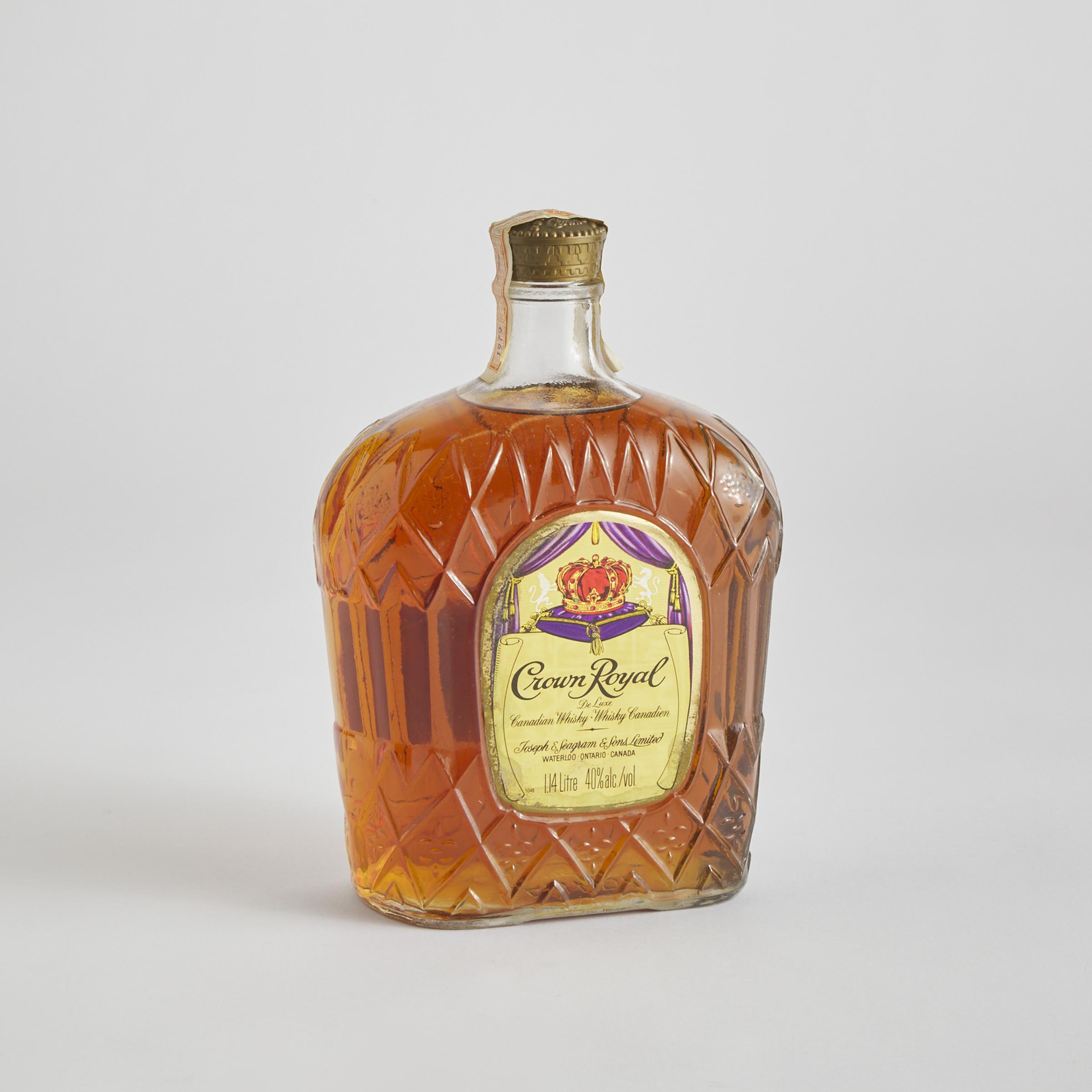 CROWN ROYAL DE LUXE CANADIAN WHISKY (ONE 1.14 LITRES)