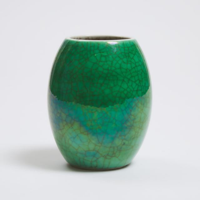An Apple-Green Crackle-Glazed Vase, Qing Dynasty, 18th/19th Century