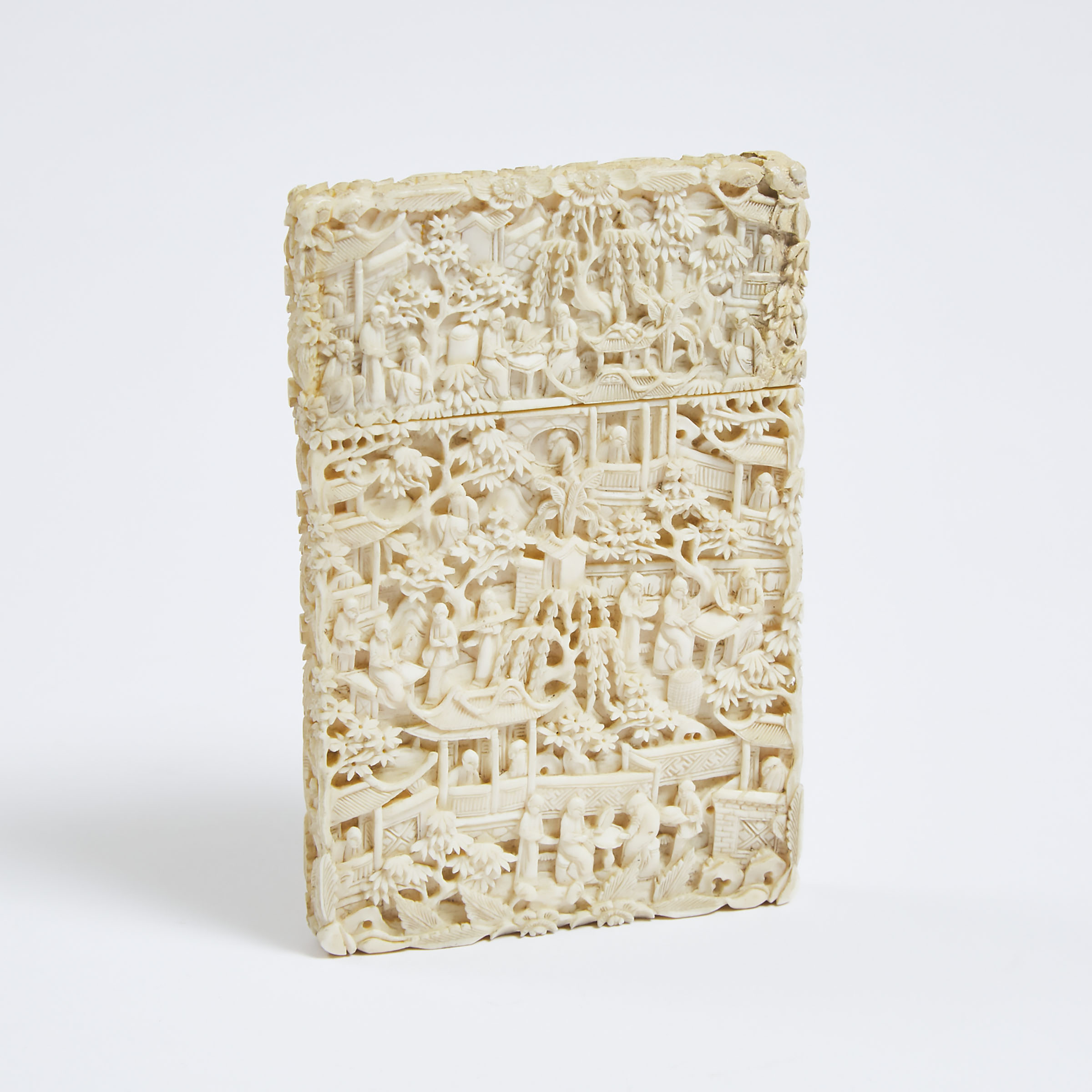 A Chinese Carved Ivory Card Case, Qing Dynasty, 19th Century