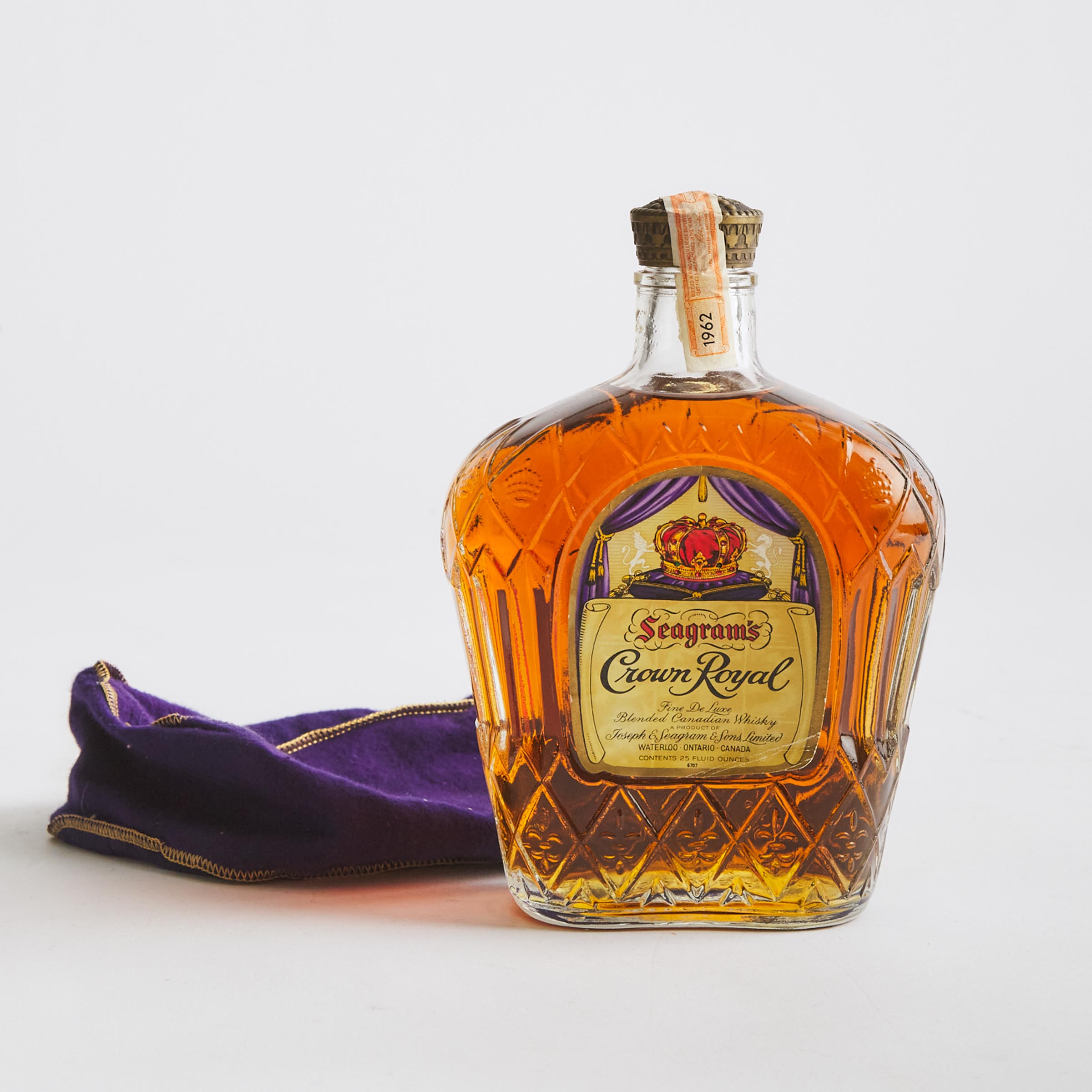 SEAGRAM'S CROWN ROYAL FINE DE LUXE BLENDED CANADIAN WHISKY (ONE 25 OZ.)