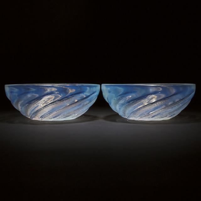‘Poissons’, Pair of Lalique Opalescent Glass Bowls, 1930s