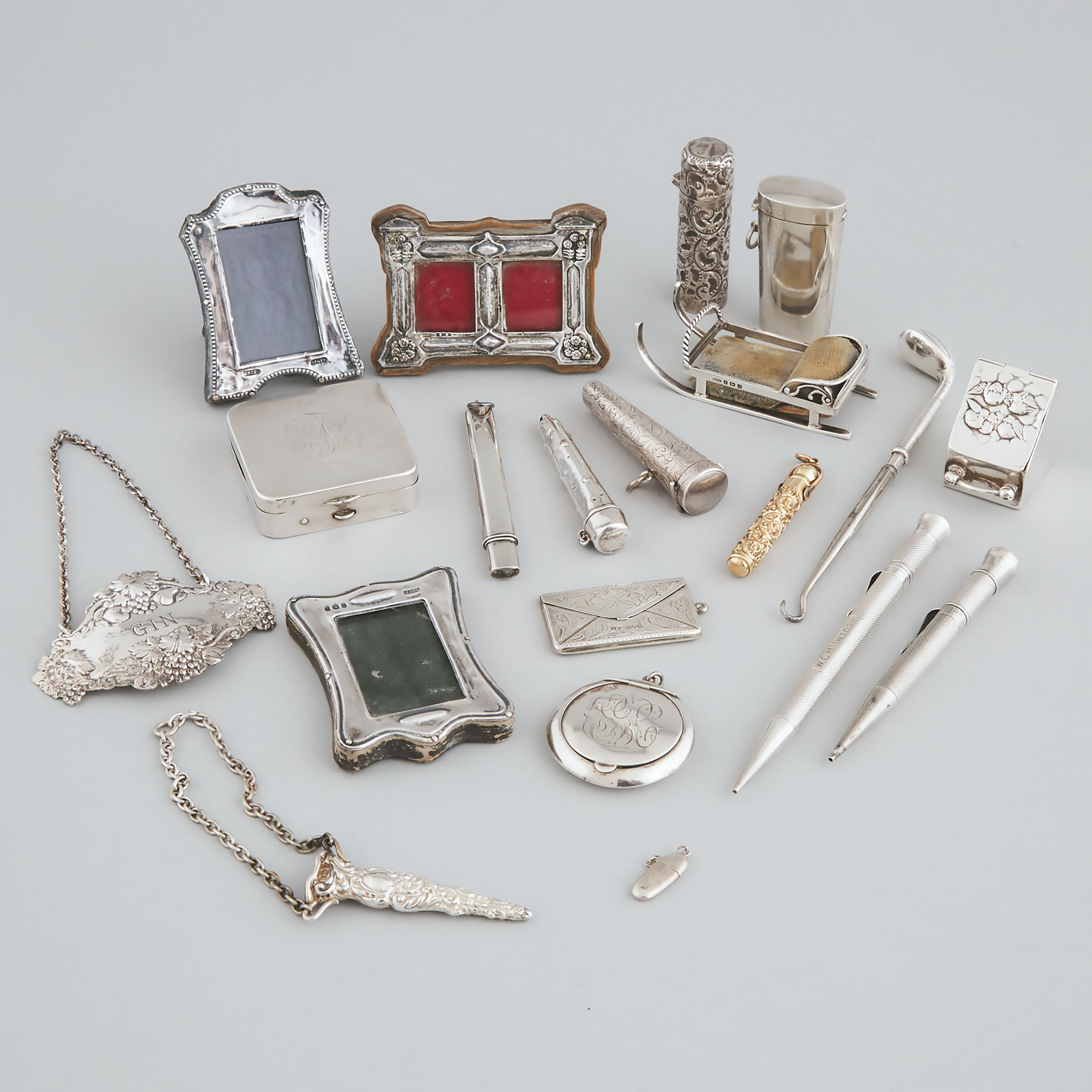 Group of Victorian and Later English and American Silver Novelties and Small Articles, late 19th/20th century