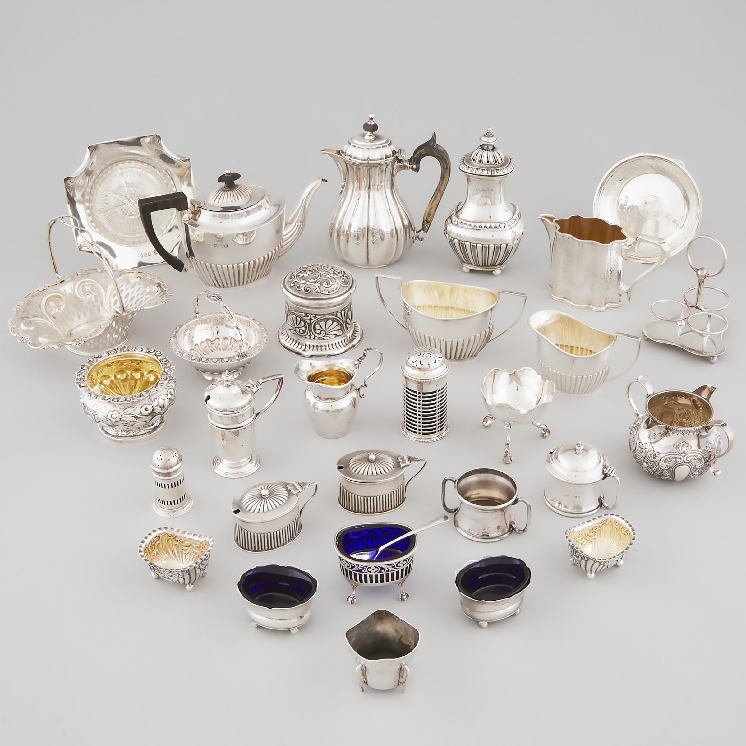 Group of English Silver, 19th/20th century