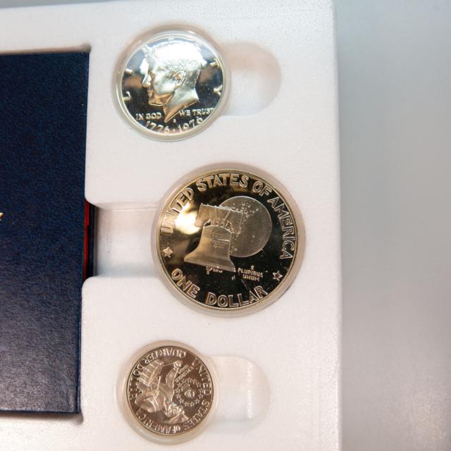 Two British Gold Half Sovereigns And An American Coin Set
