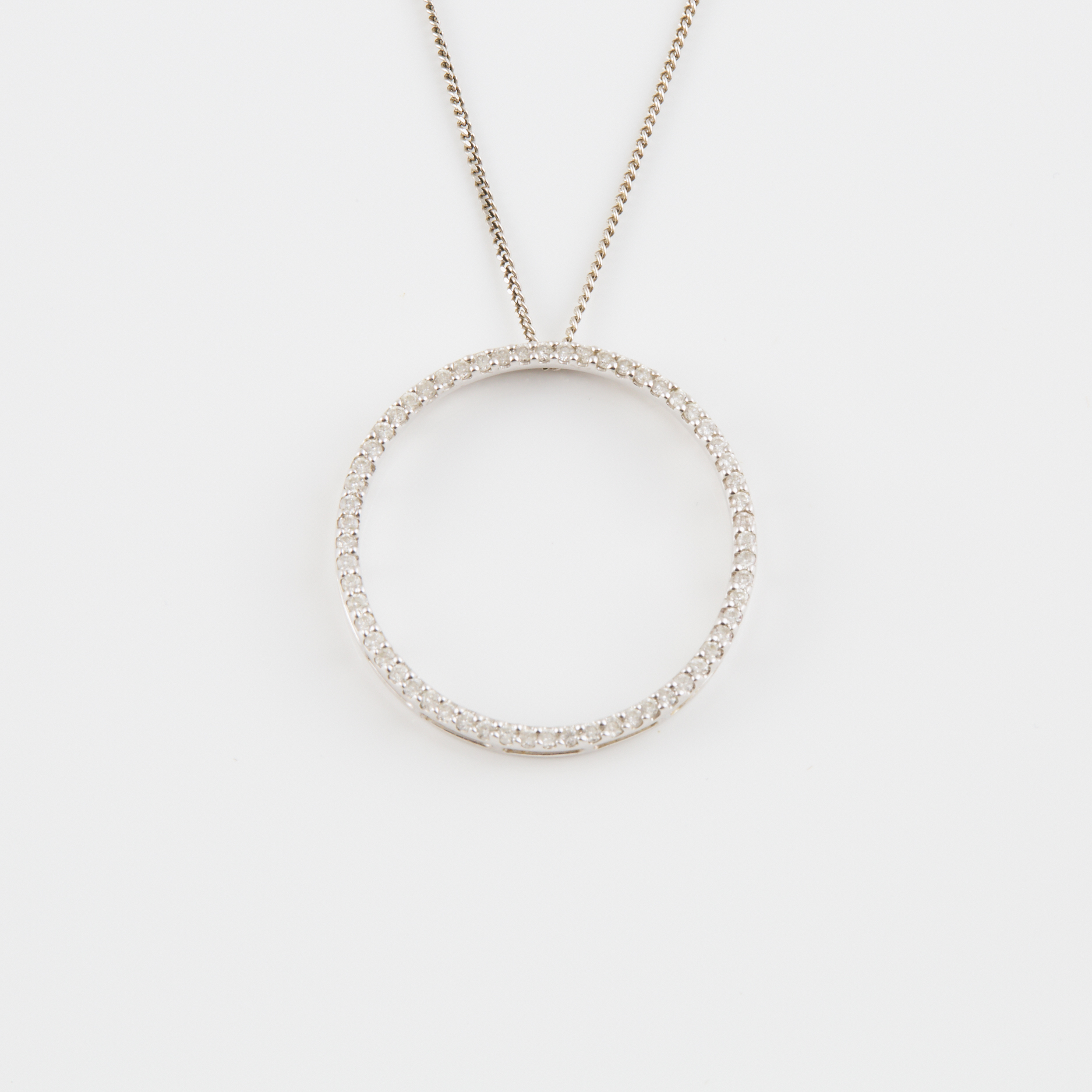 10k White Gold Circular Pendant And Chain
