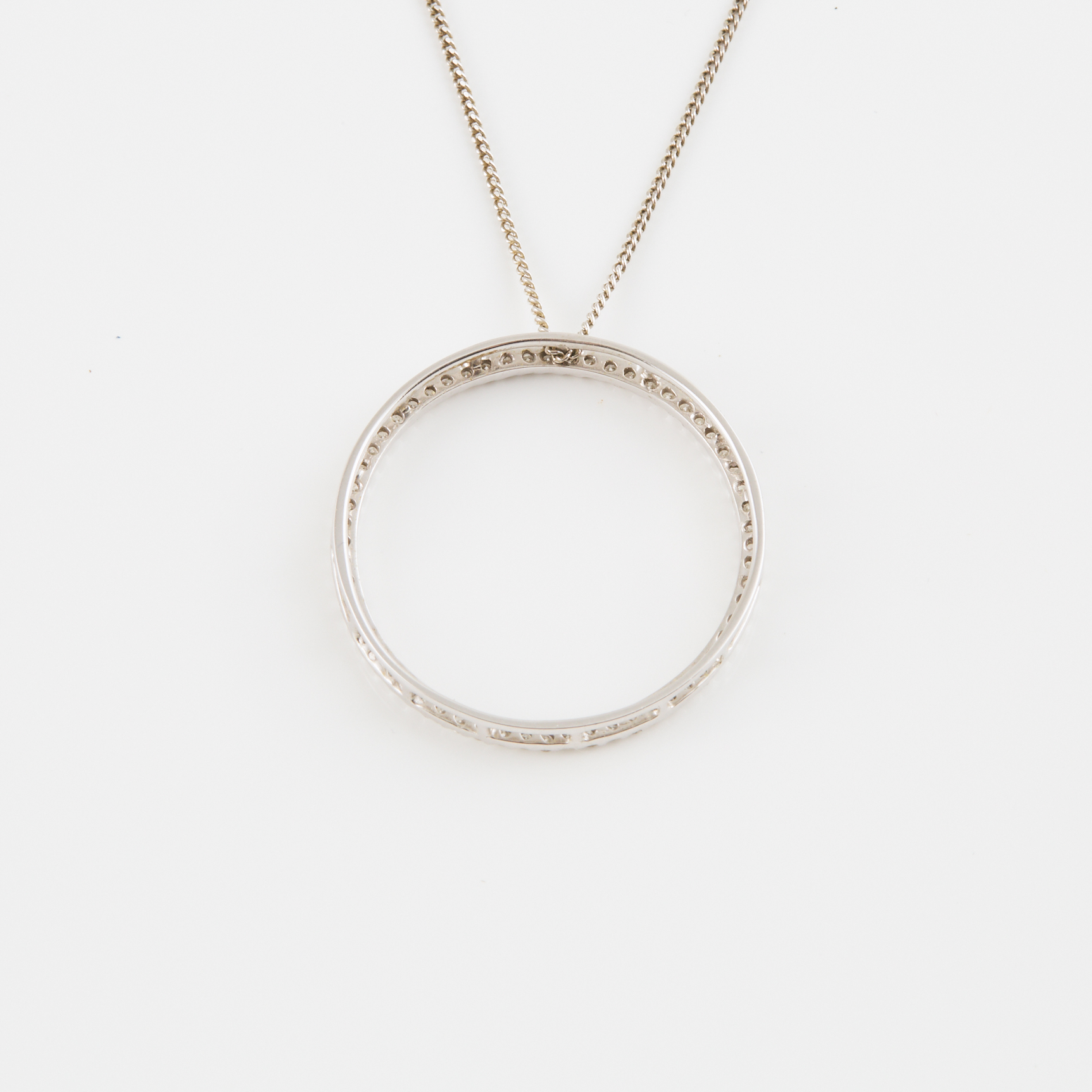 10k White Gold Circular Pendant And Chain
