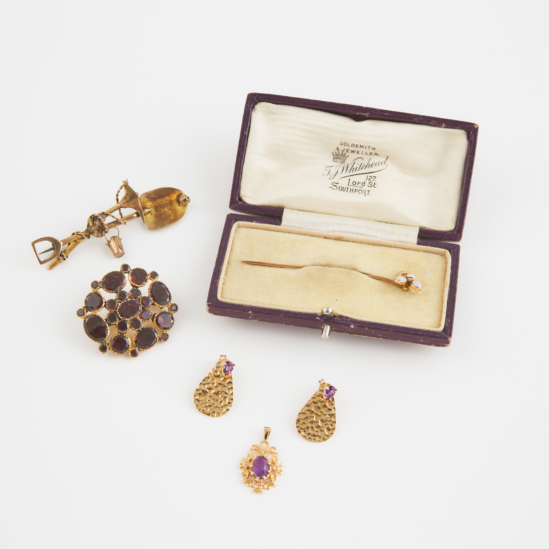 Small Quantity Of Various Gold Jewellery