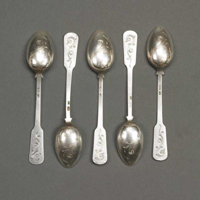 Five Russian Silver Engraved Fiddle Pattern Tea Spoons, c.1910